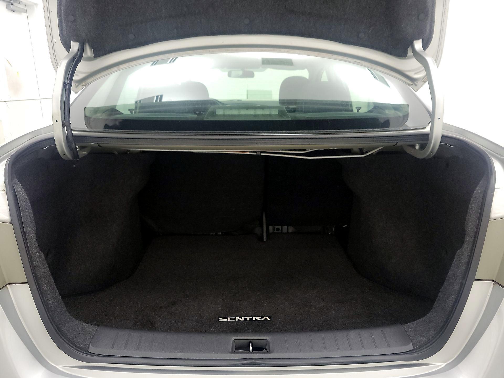 Thumbnail: 2015 Nissan Sentra - 19