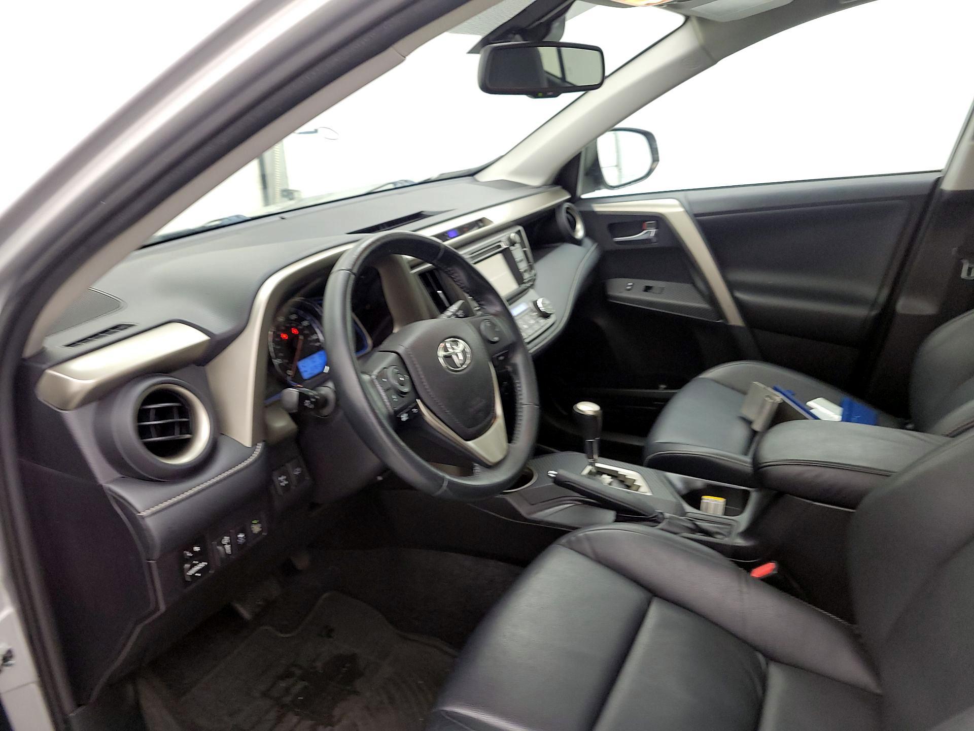 Thumbnail: 2015 Toyota RAV4 - 11