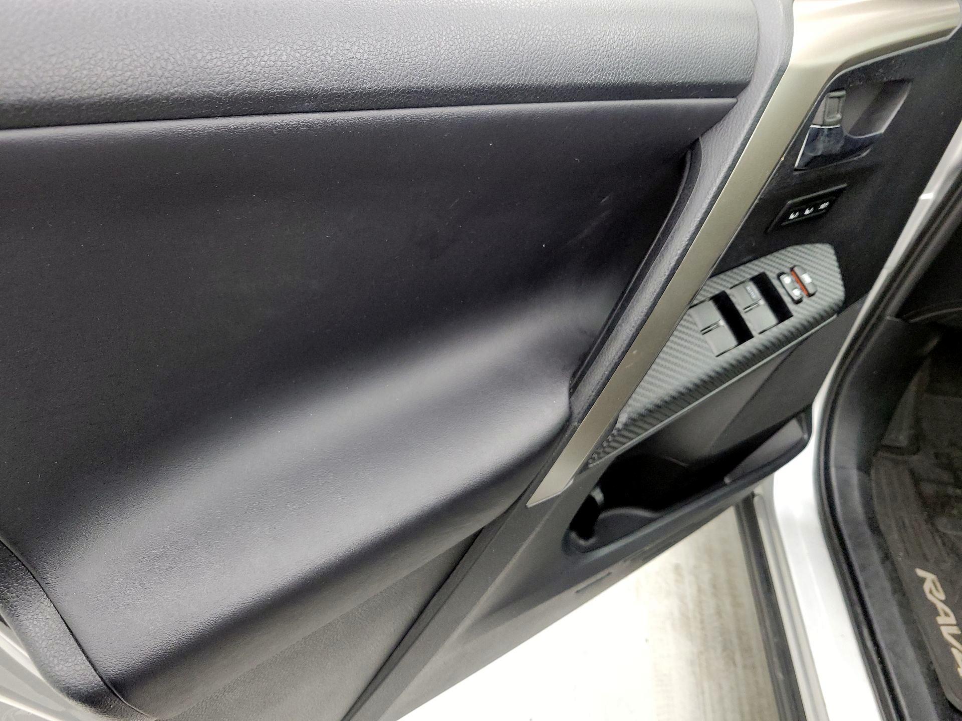 Thumbnail: 2015 Toyota RAV4 - 12