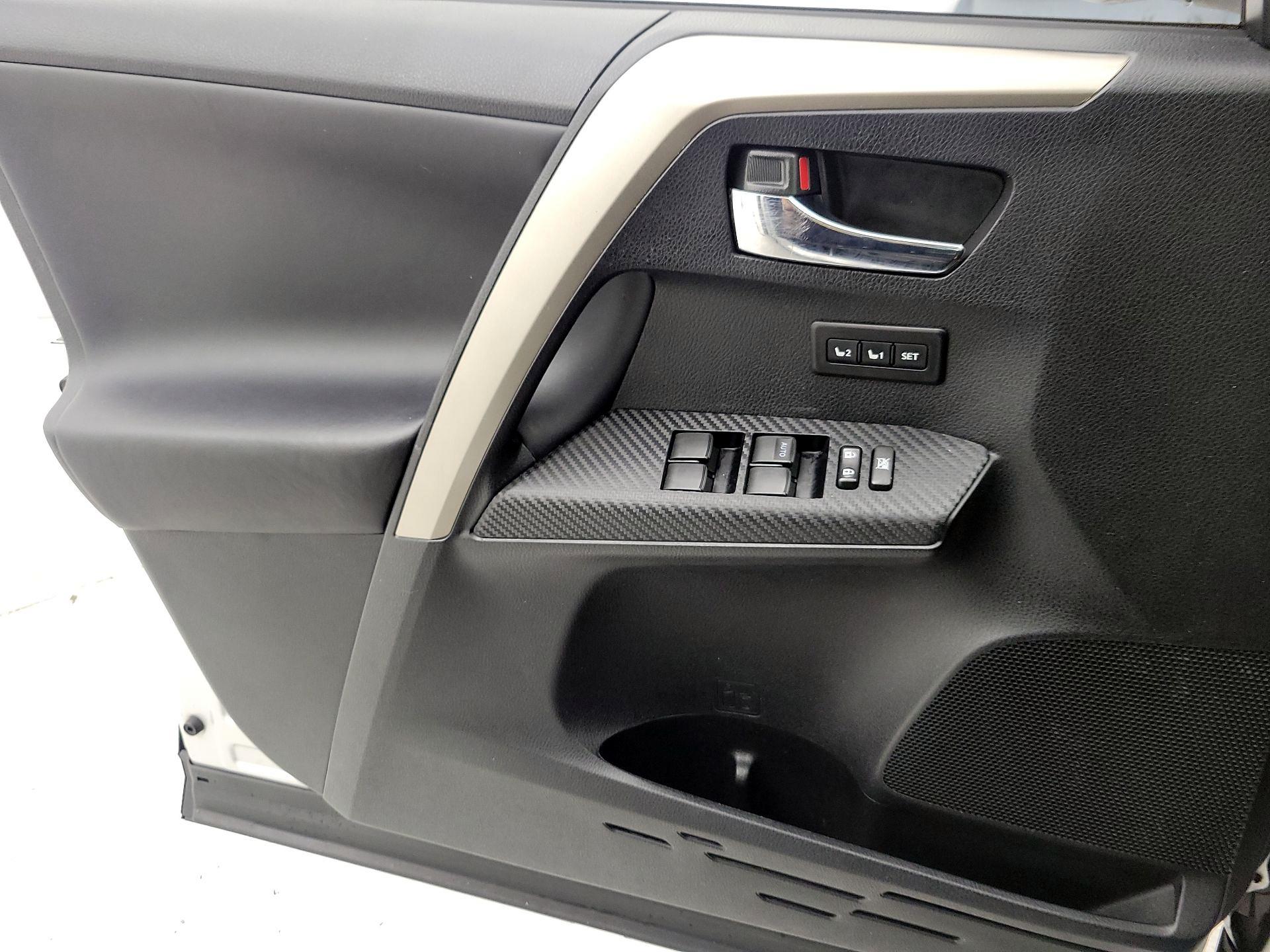 Thumbnail: 2015 Toyota RAV4 - 13