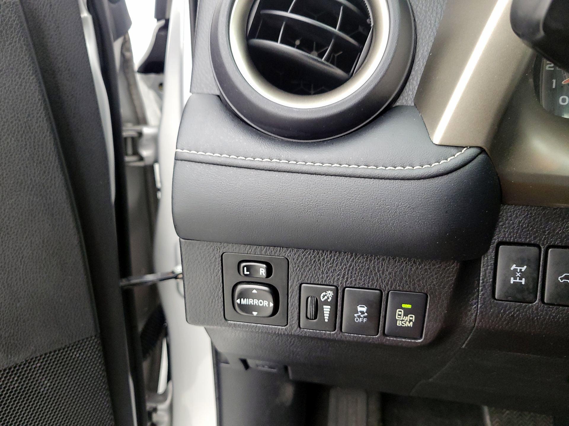 Thumbnail: 2015 Toyota RAV4 - 14