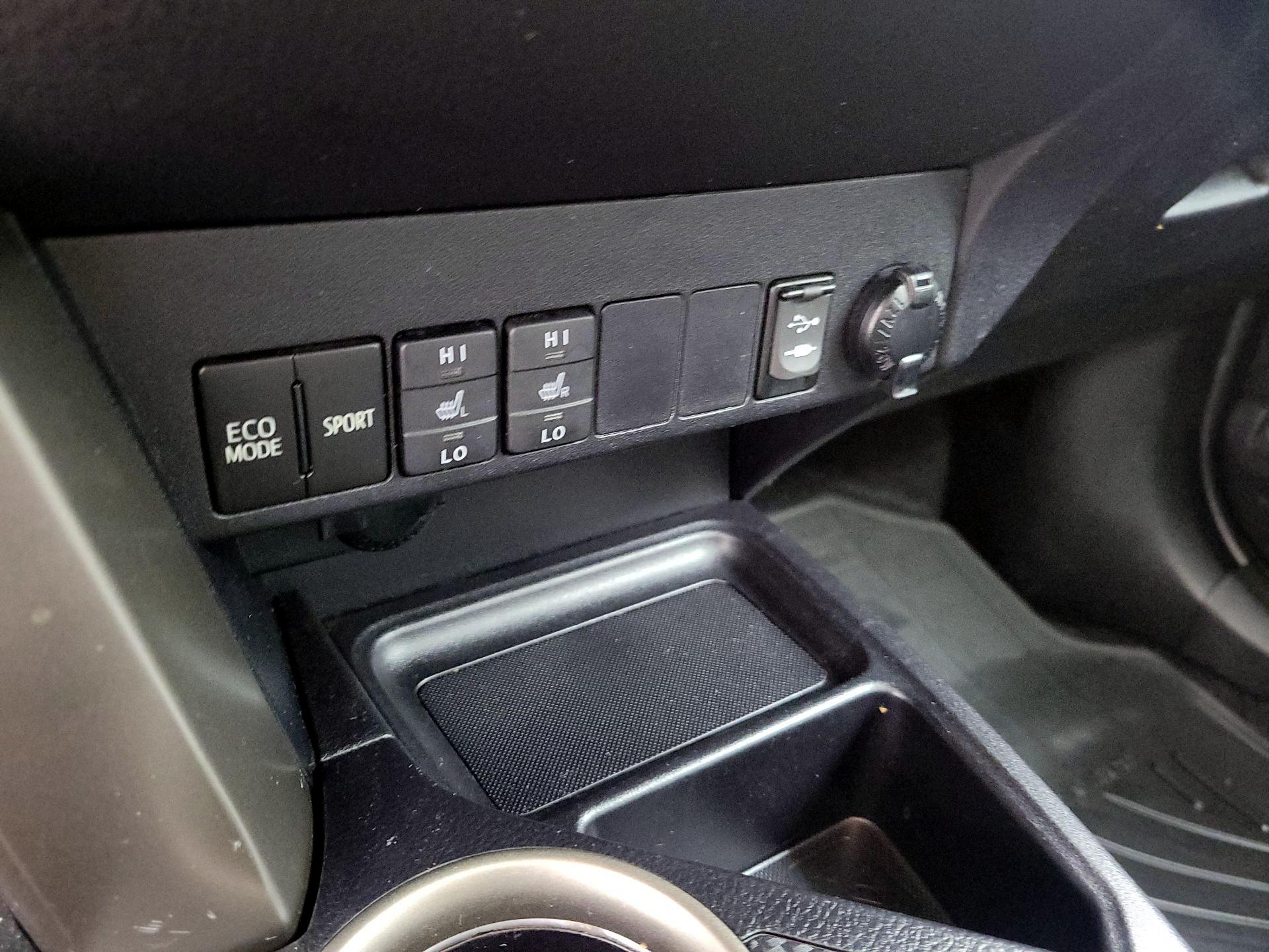 Thumbnail: 2015 Toyota RAV4 - 19