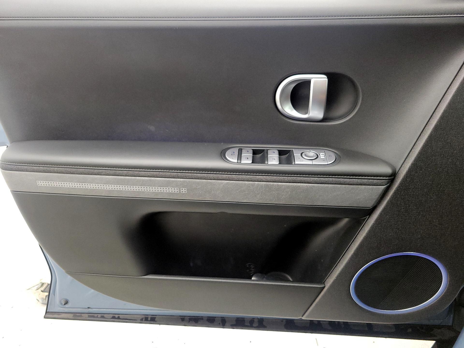 Thumbnail: 2022 Hyundai Ioniq 5 - 12