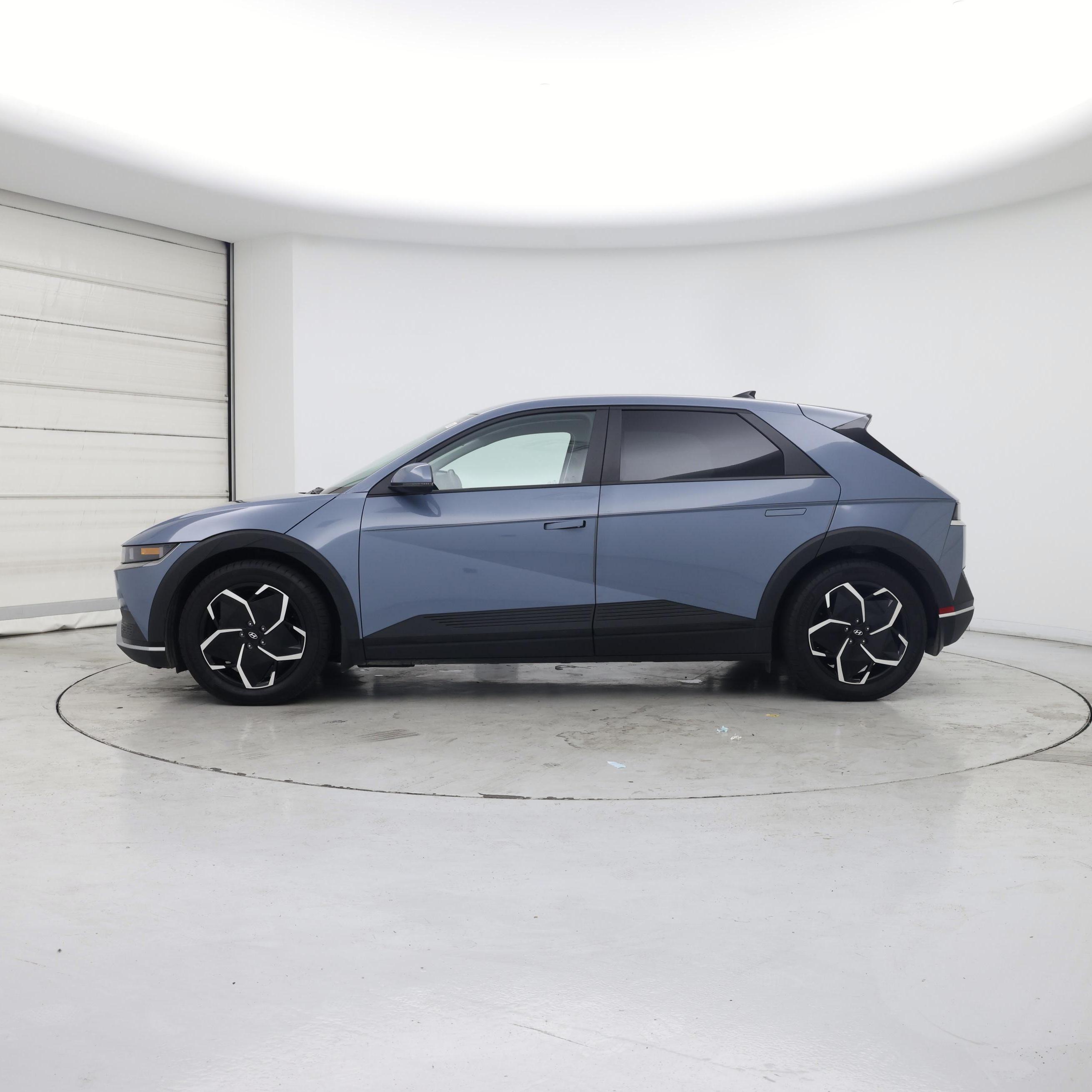 Thumbnail: 2022 Hyundai Ioniq 5 - 3