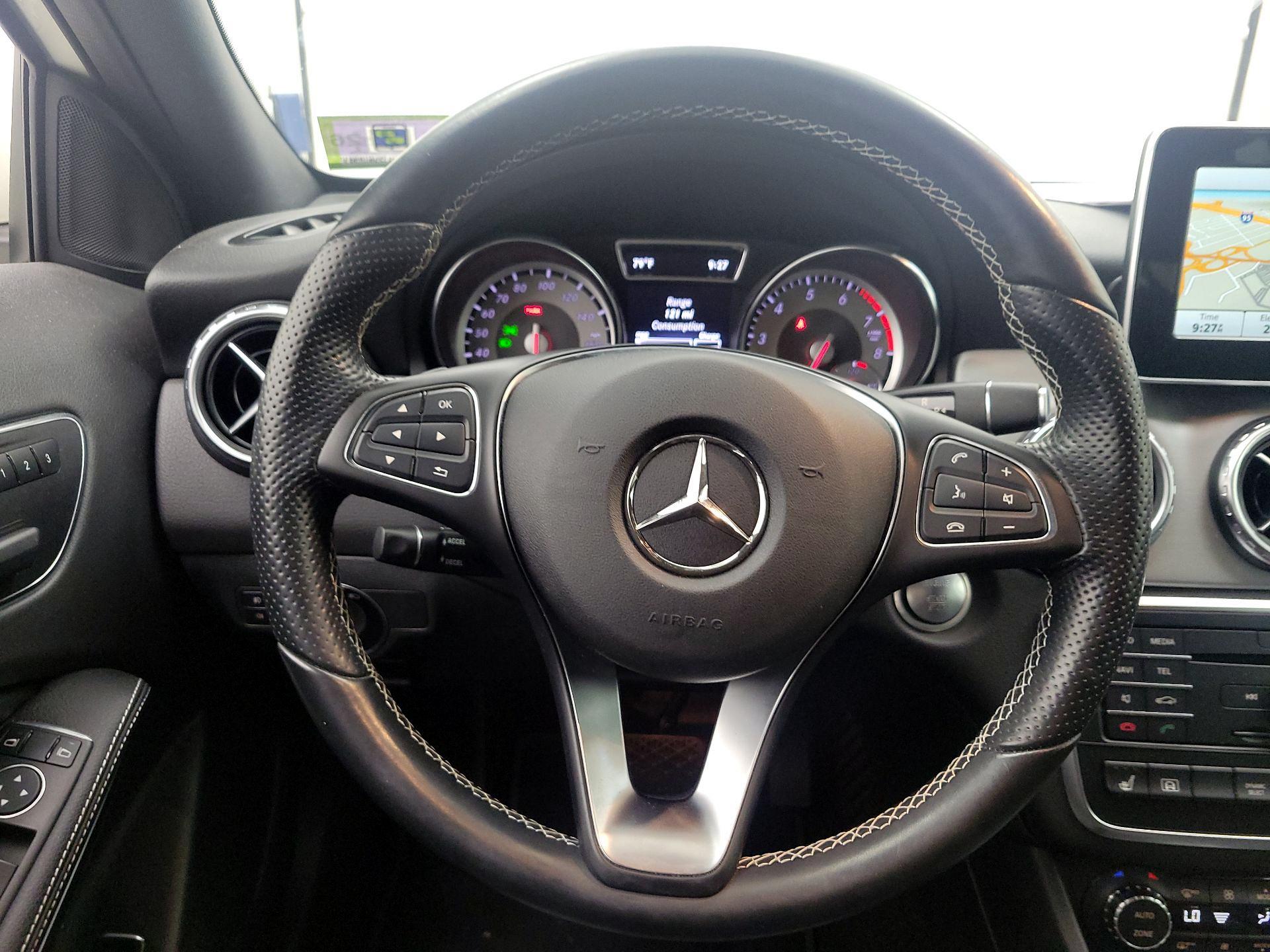 Thumbnail: 2016 Mercedes-Benz GLA - 10