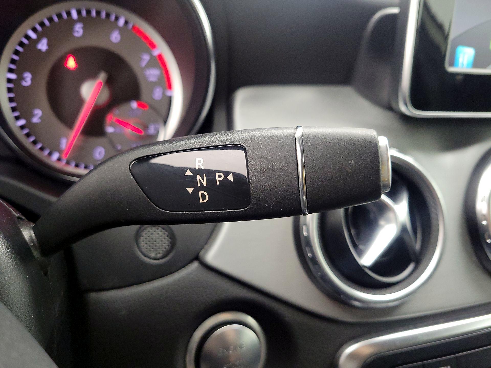 Thumbnail: 2016 Mercedes-Benz GLA - 18