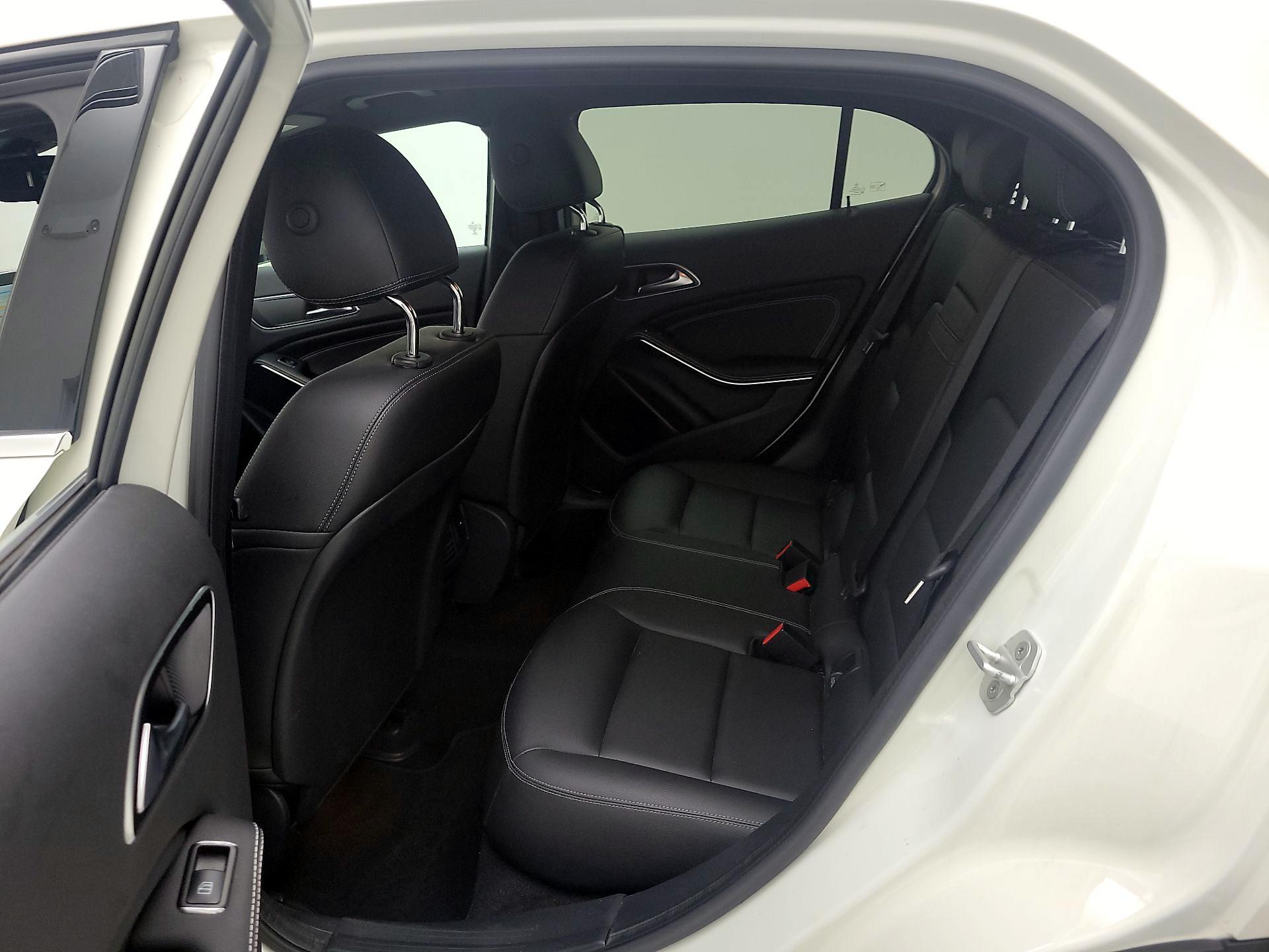 Thumbnail: 2016 Mercedes-Benz GLA - 20