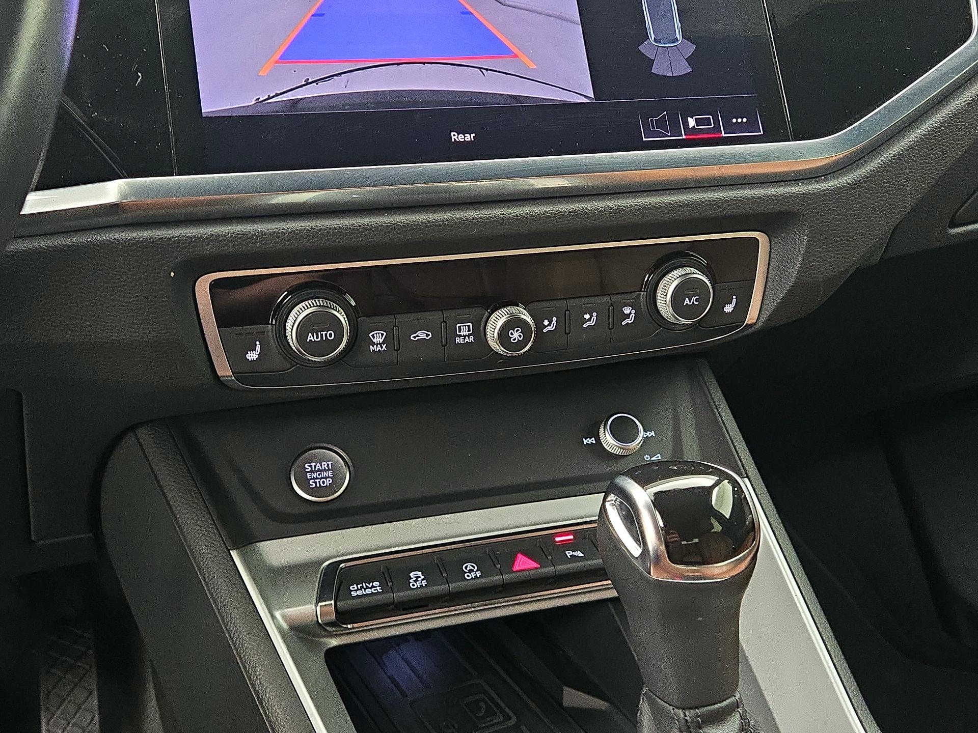 Thumbnail: 2020 Audi Q3 - 17