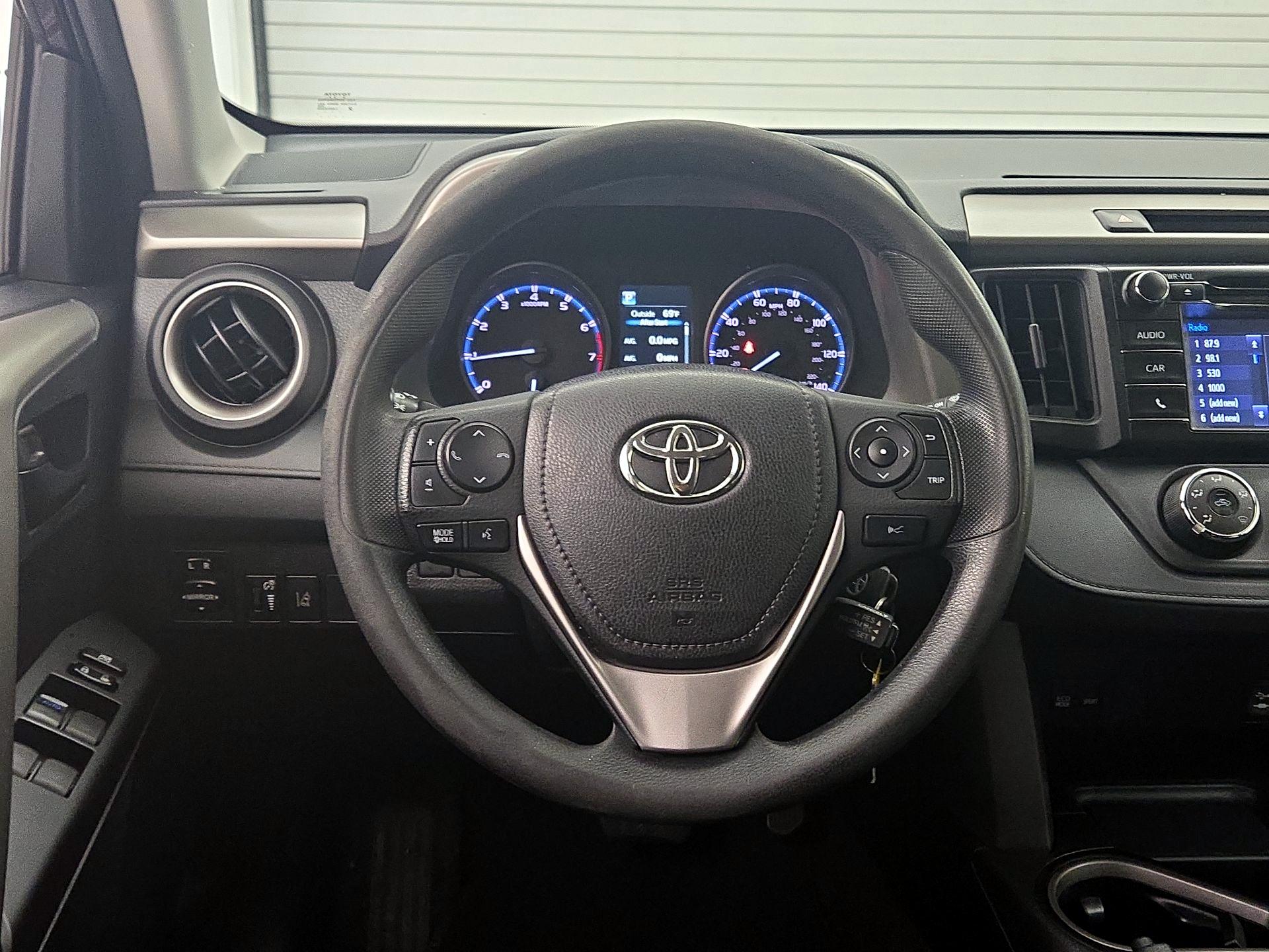 Thumbnail: 2017 Toyota RAV4 - 10