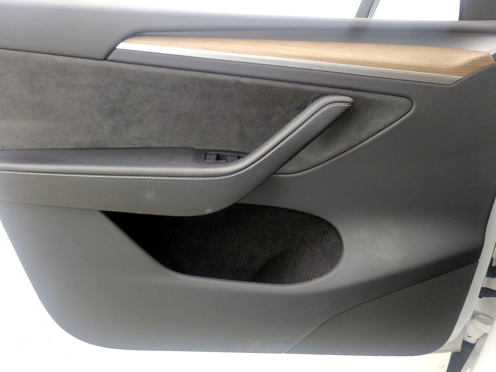 Thumbnail: 2023 Tesla Model Y - 12