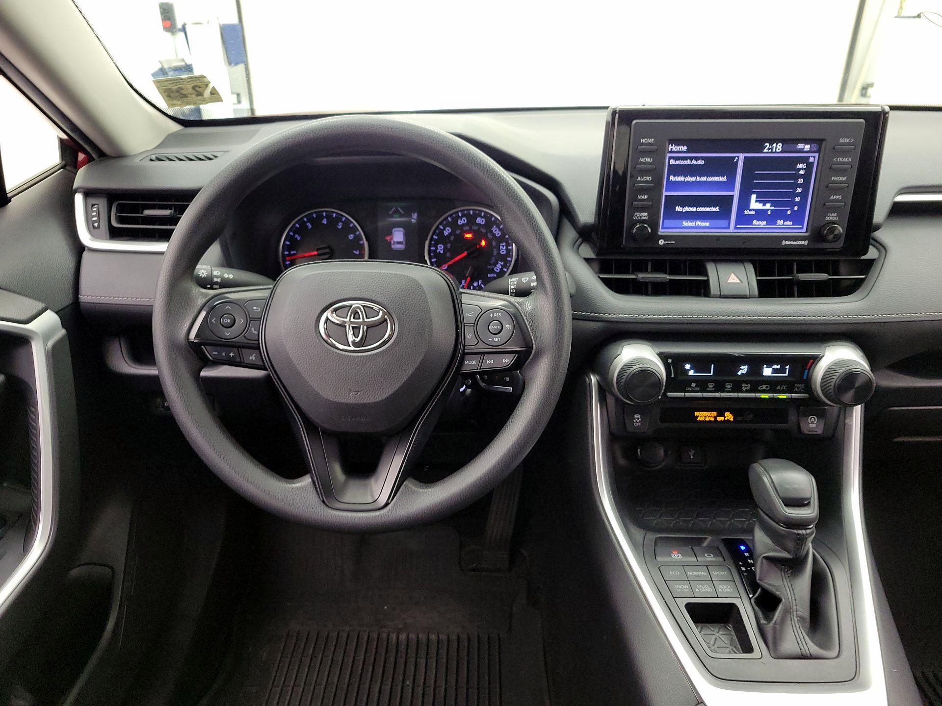 Thumbnail: 2021 Toyota RAV4 - 10