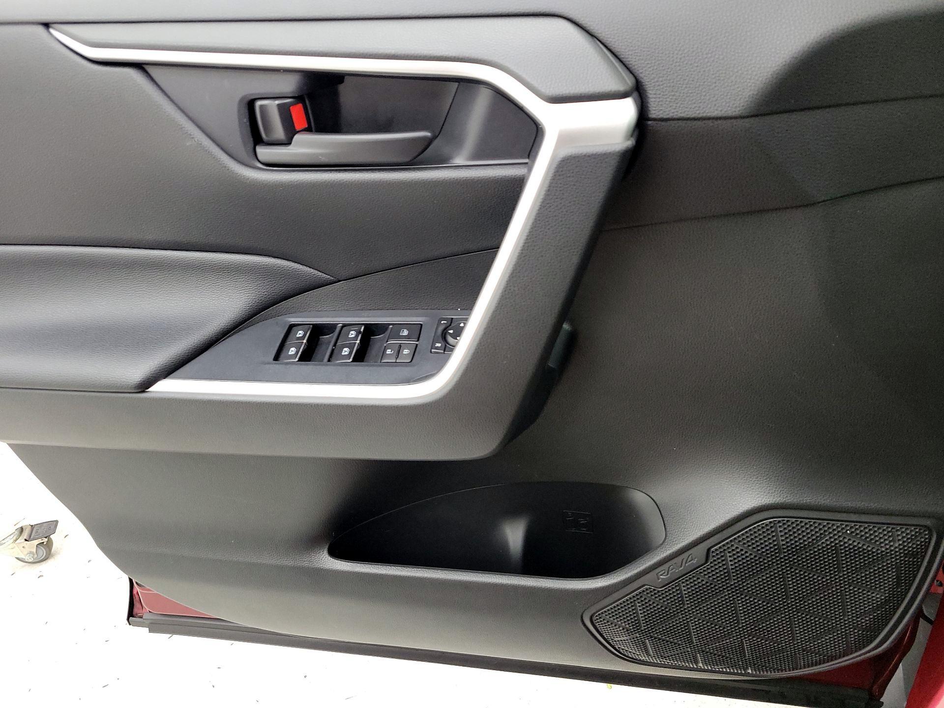 Thumbnail: 2021 Toyota RAV4 - 12