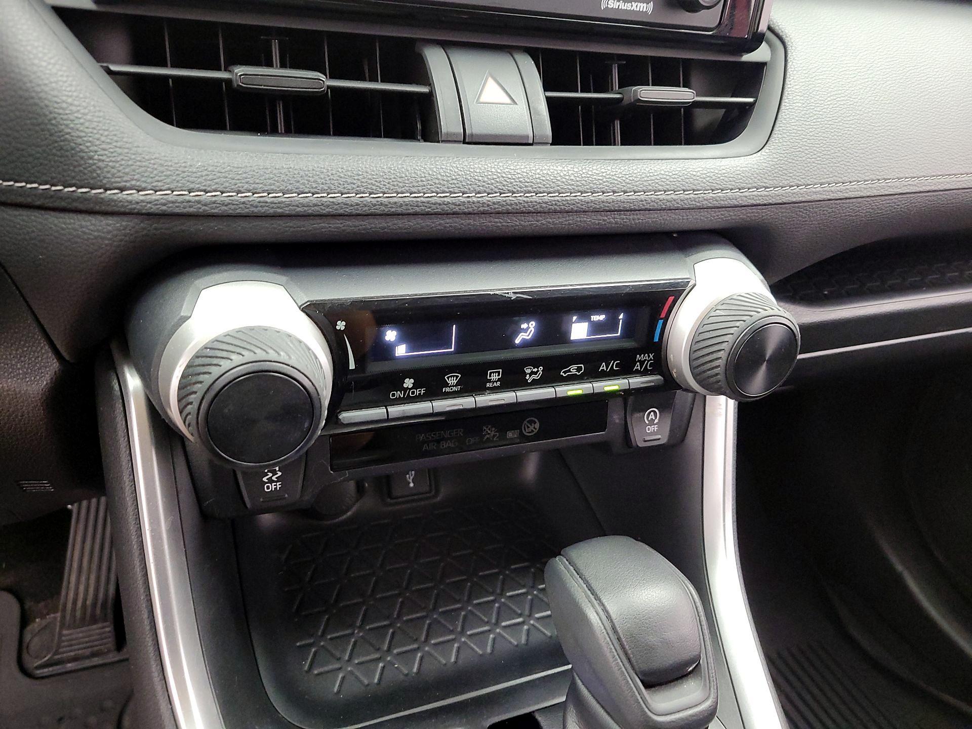 Thumbnail: 2021 Toyota RAV4 - 16