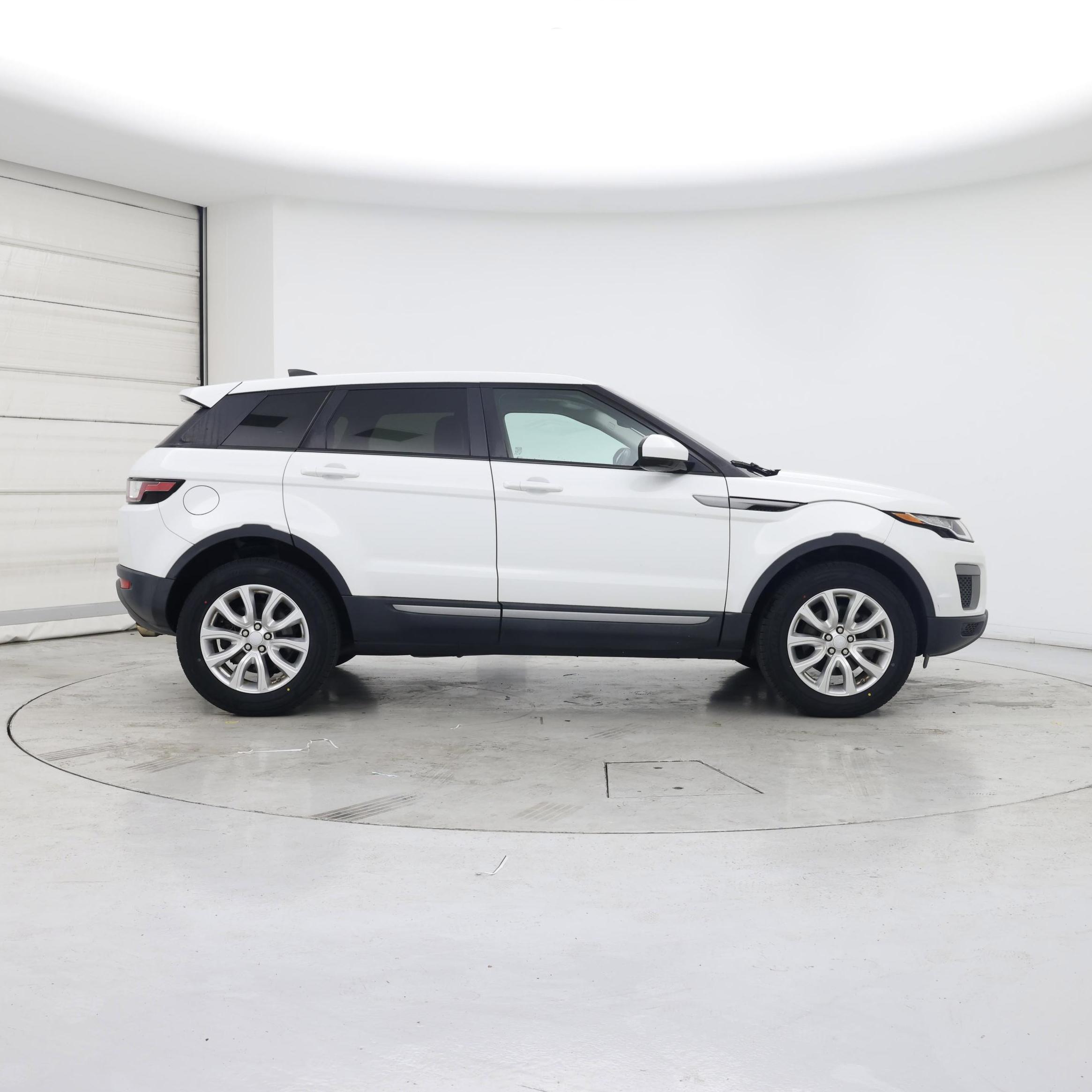 Thumbnail: 2017 Land Rover Range Rover Evoque - 7