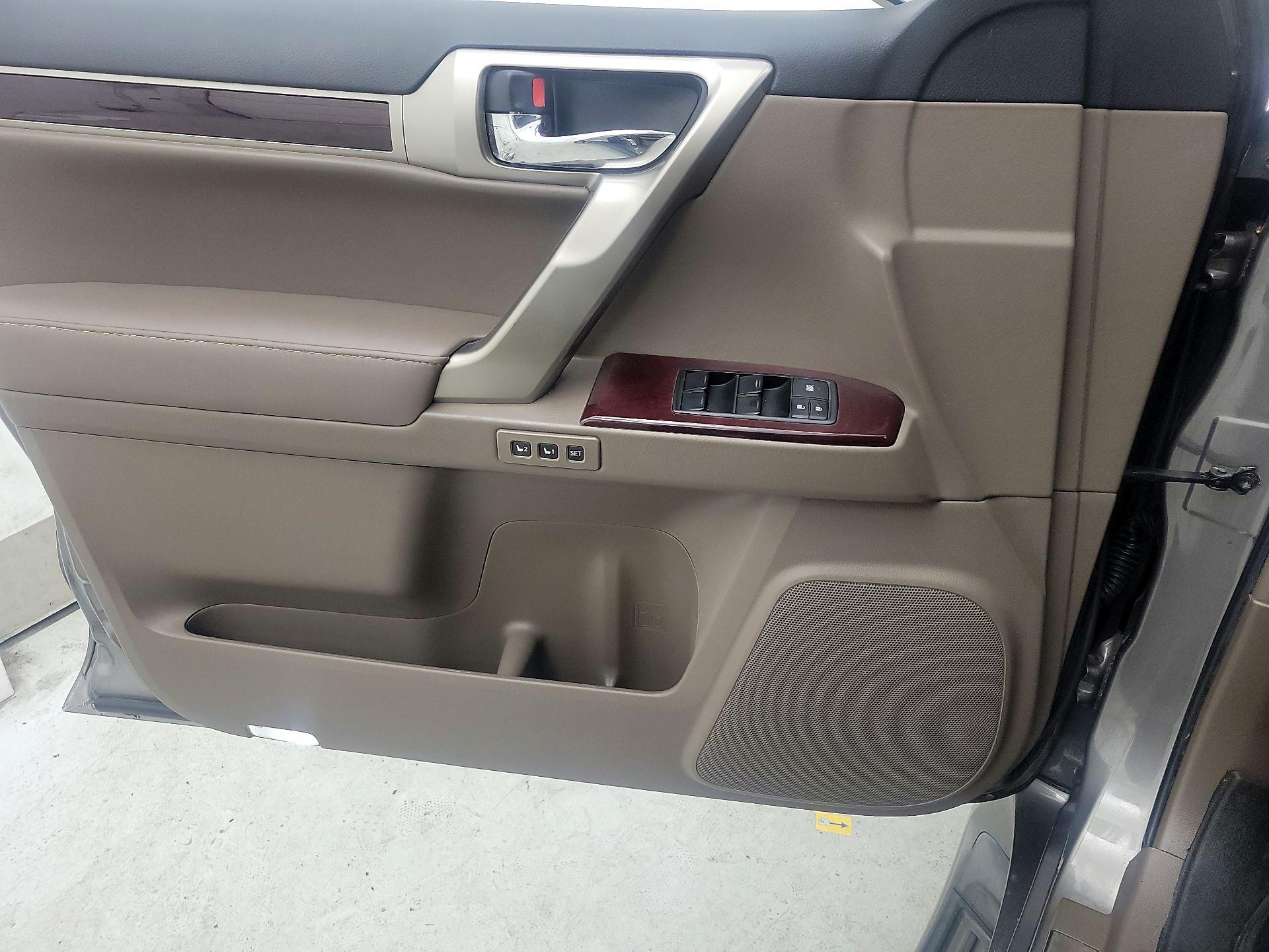 Thumbnail: 2014 Lexus GX - 12