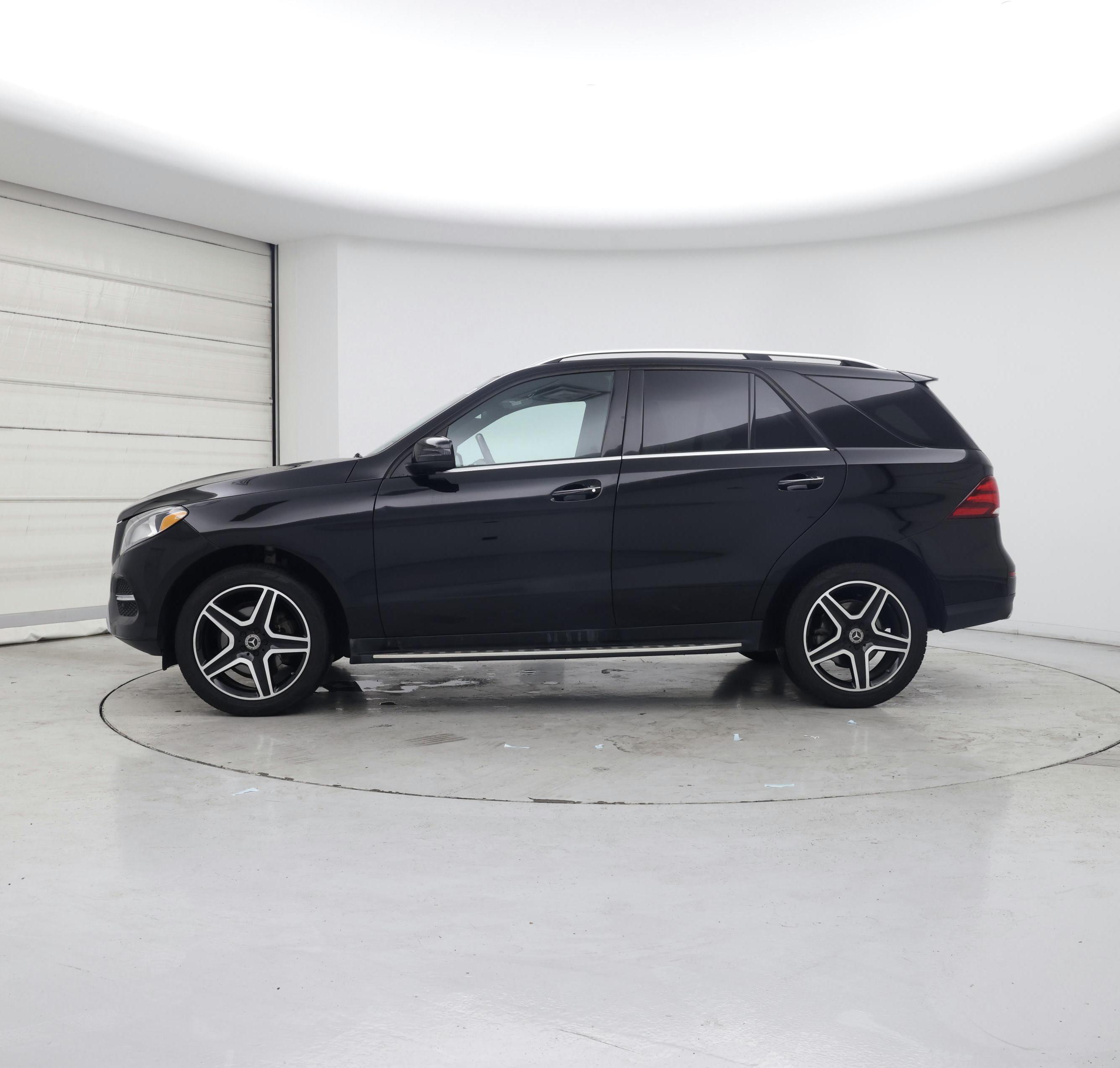 Thumbnail: 2017 Mercedes-Benz GLE - 3