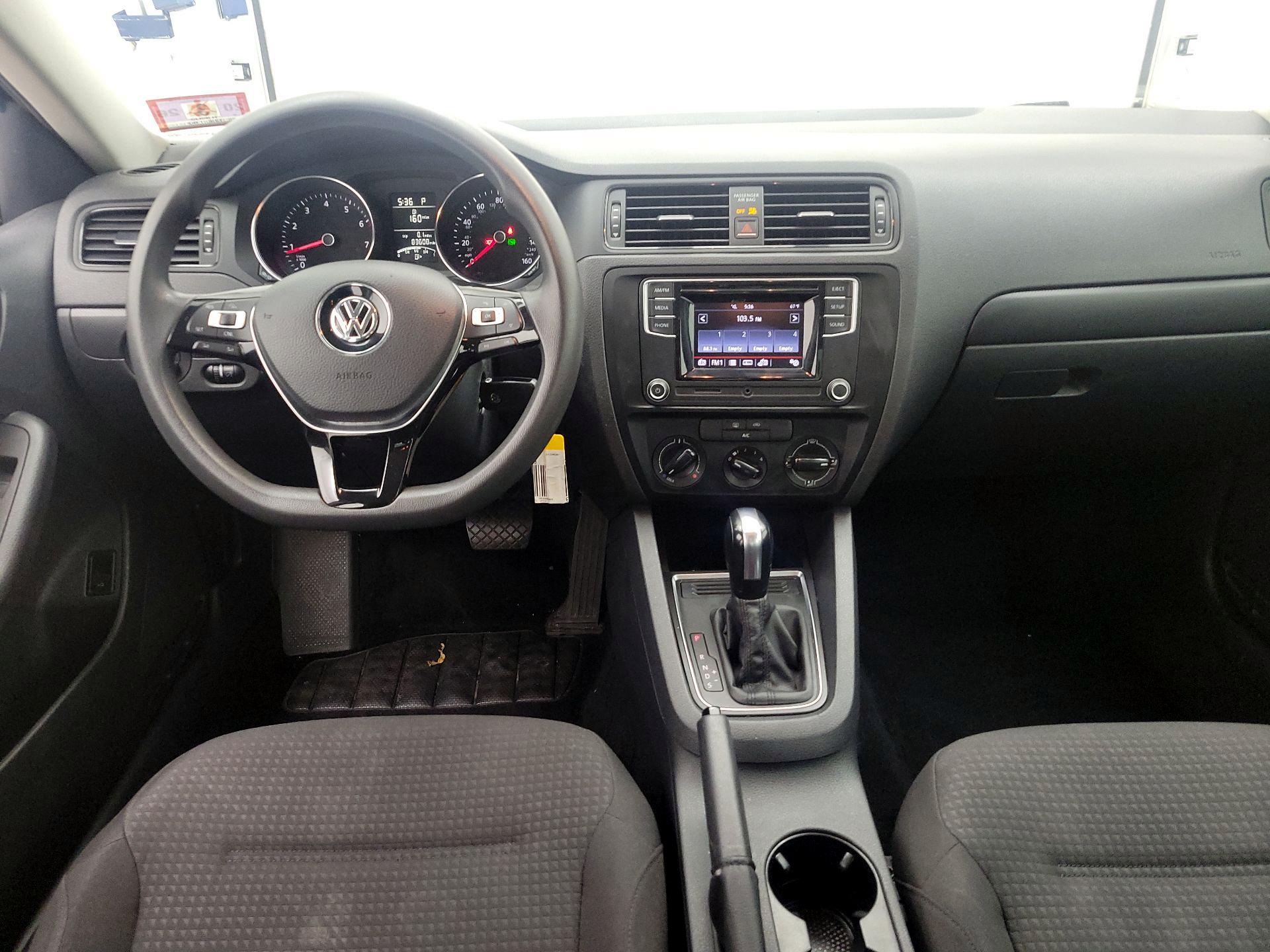 Thumbnail: 2016 Volkswagen Jetta - 9