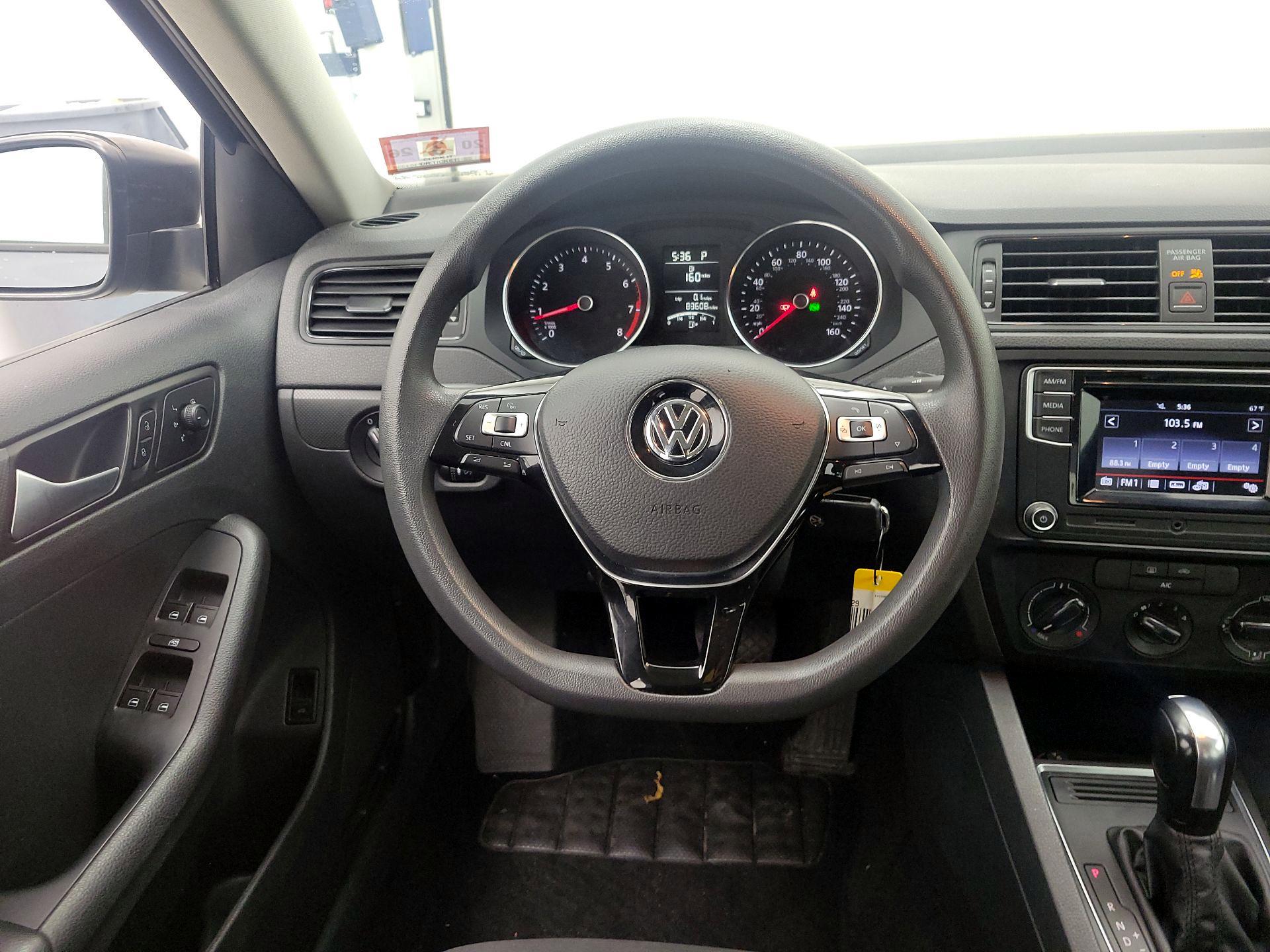 Thumbnail: 2016 Volkswagen Jetta - 10