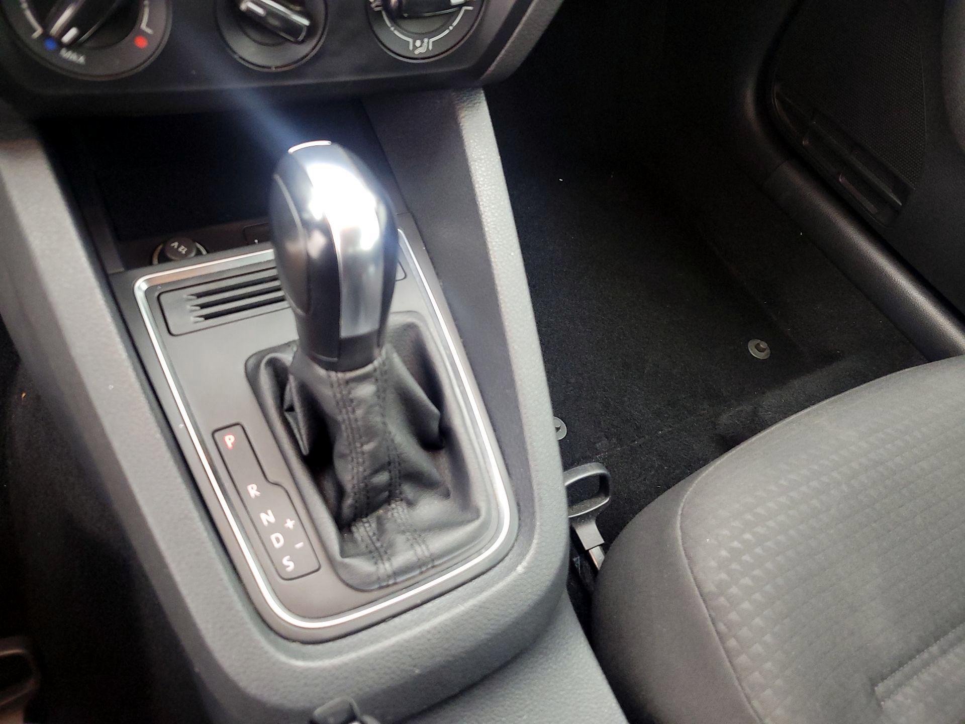 Thumbnail: 2016 Volkswagen Jetta - 16