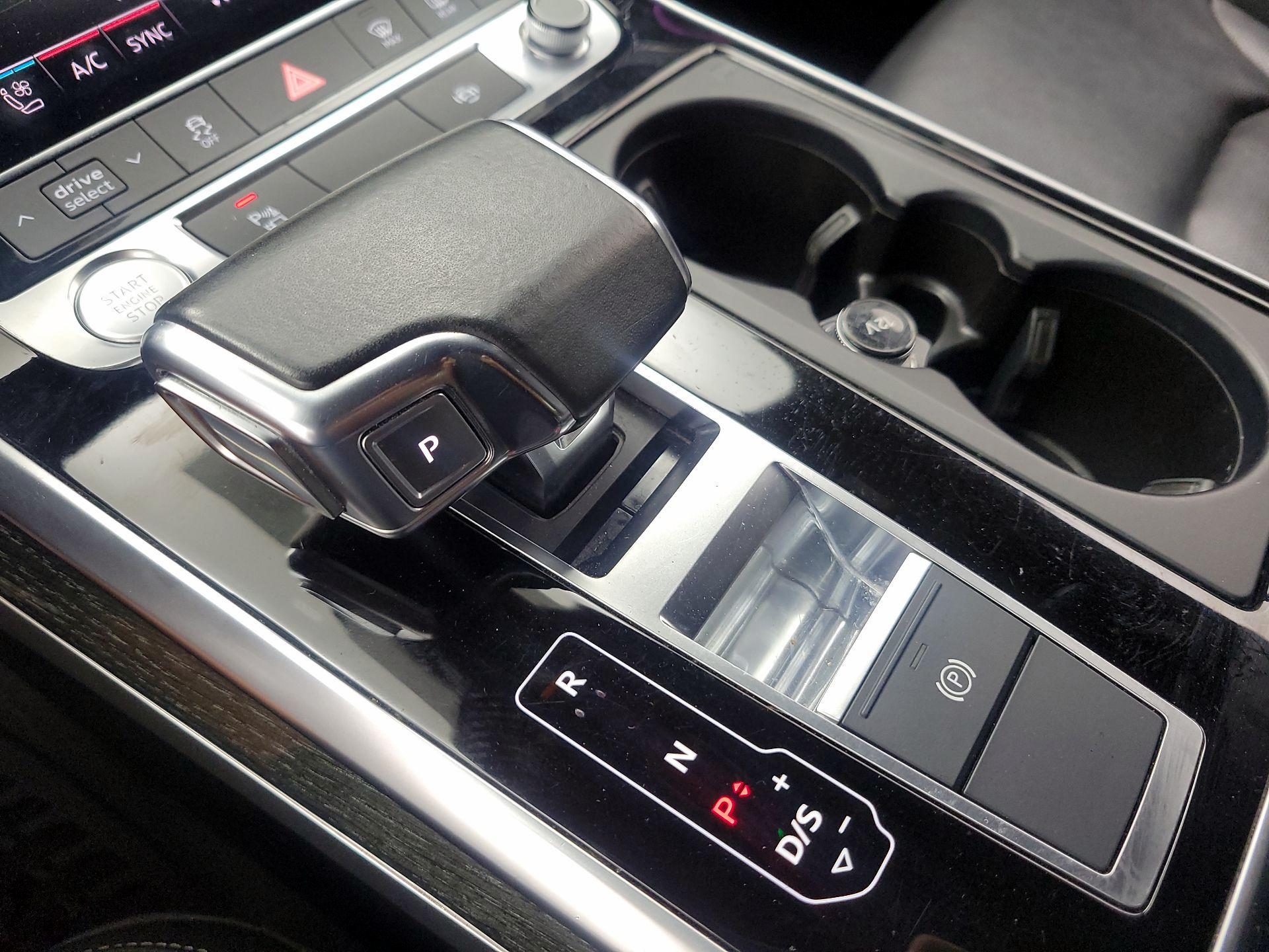 Thumbnail: 2020 Audi Q8 - 16