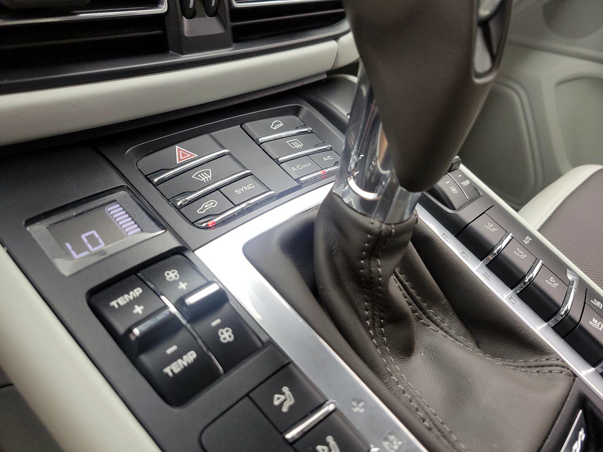 Thumbnail: 2021 Porsche Macan - 17