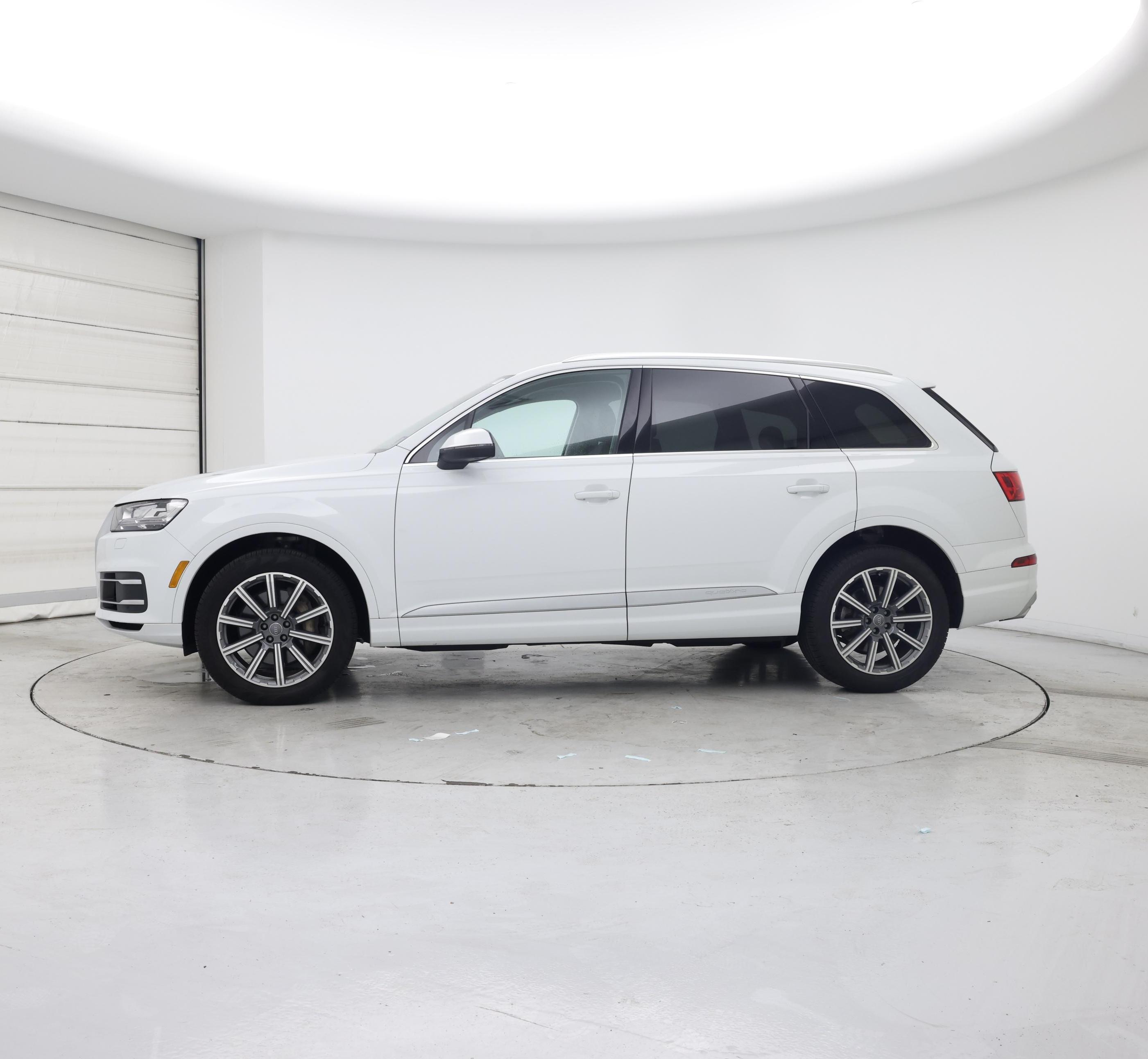 Thumbnail: 2019 Audi Q7 - 3