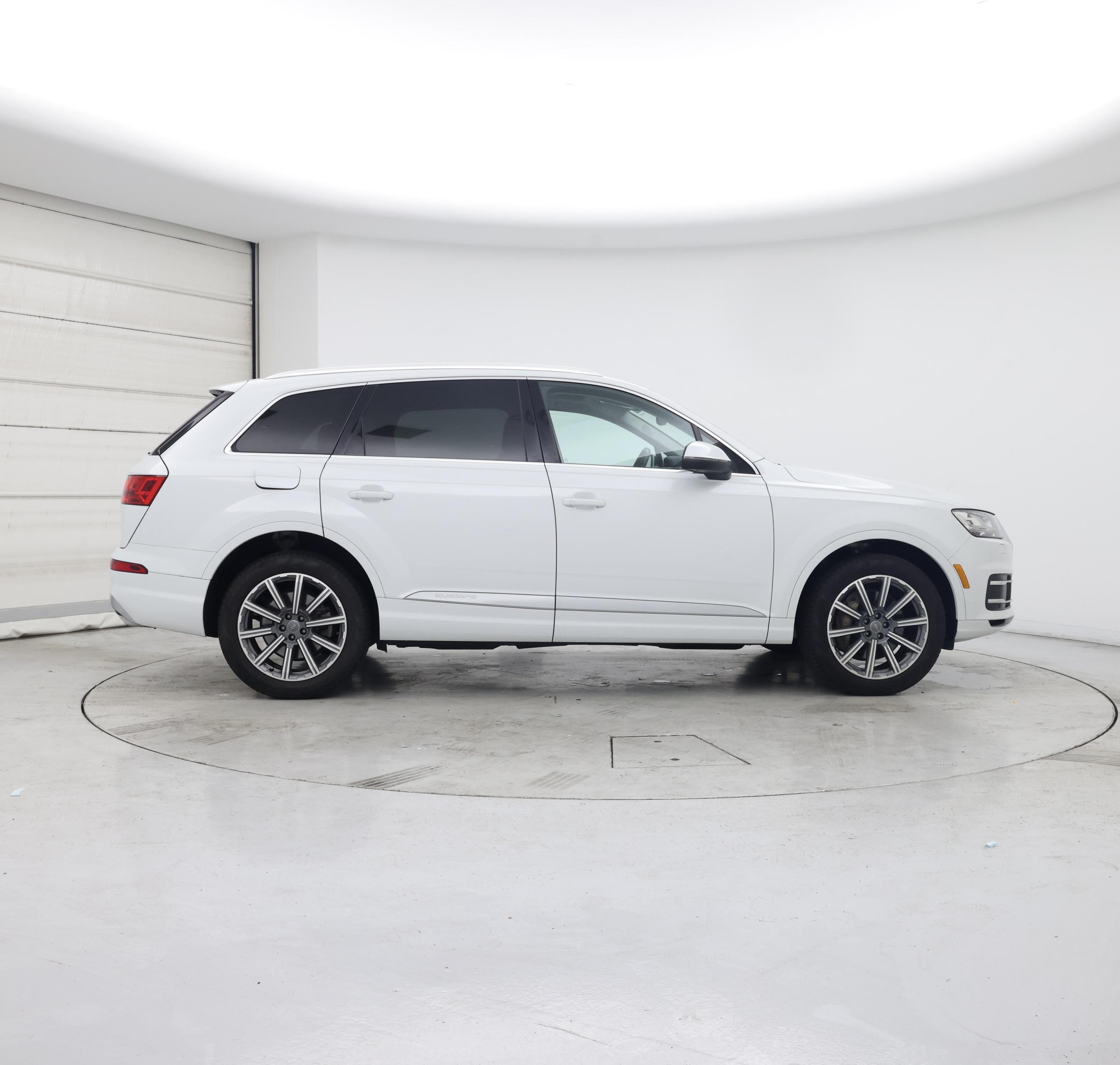 Thumbnail: 2019 Audi Q7 - 7