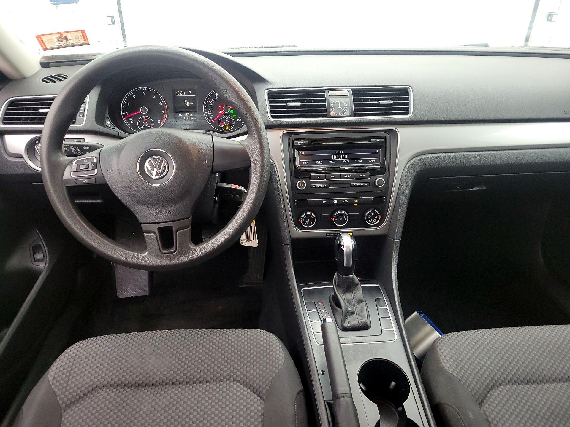 Thumbnail: 2015 Volkswagen Passat - 9