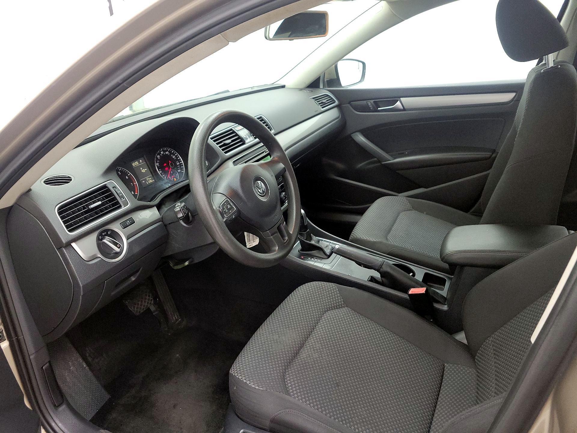 Thumbnail: 2015 Volkswagen Passat - 11