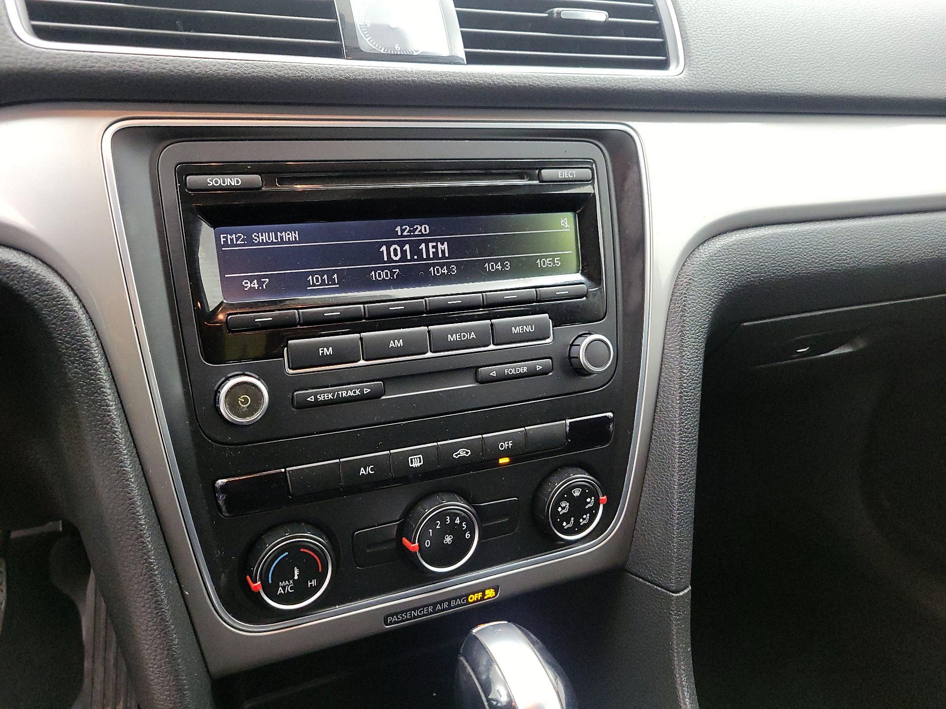 Thumbnail: 2015 Volkswagen Passat - 14