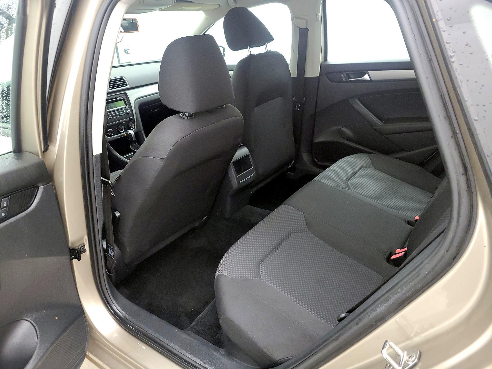 Thumbnail: 2015 Volkswagen Passat - 18