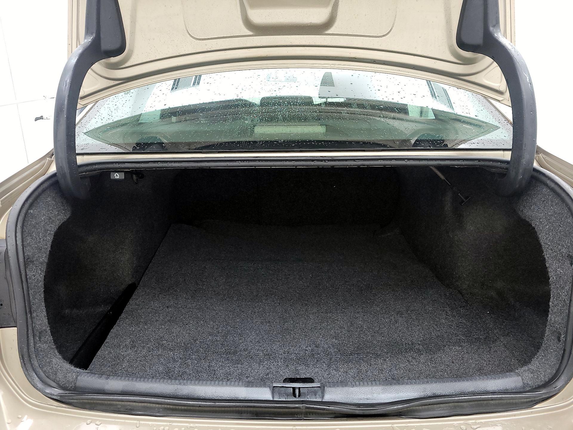 Thumbnail: 2015 Volkswagen Passat - 19