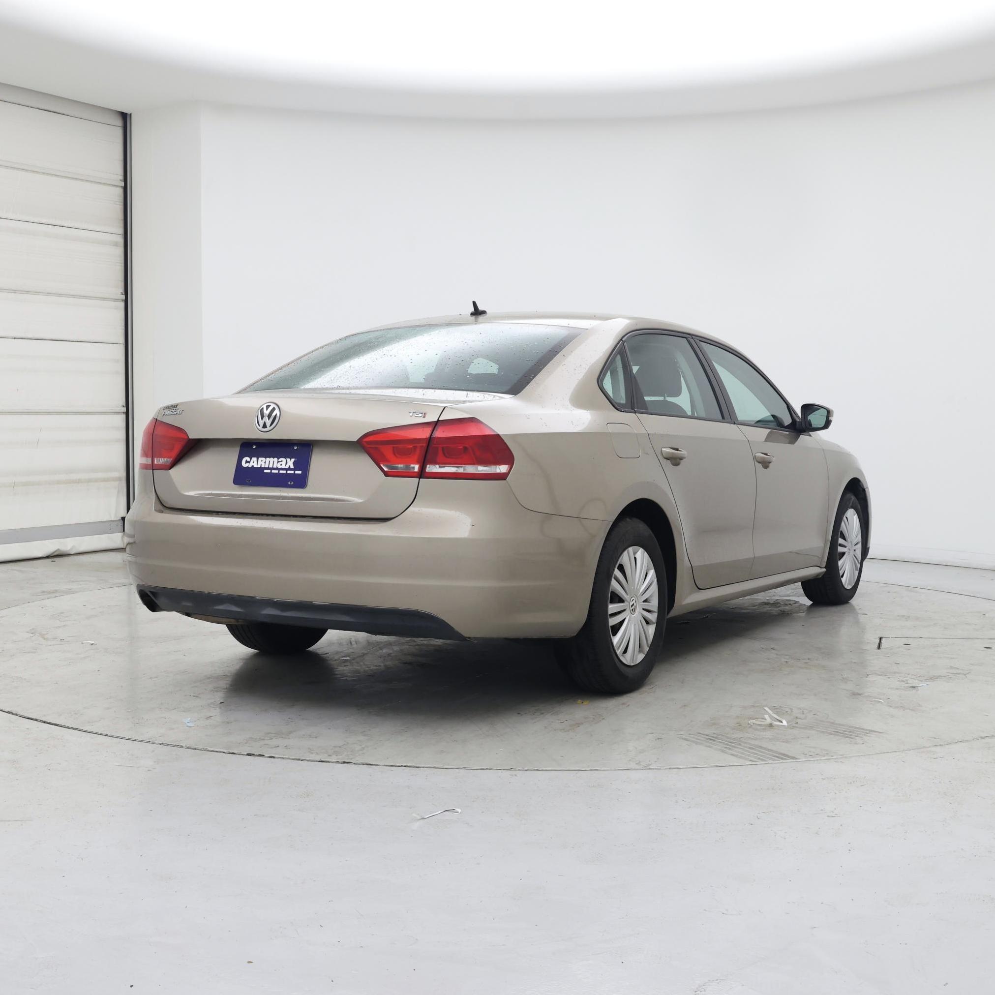 Thumbnail: 2015 Volkswagen Passat - 8