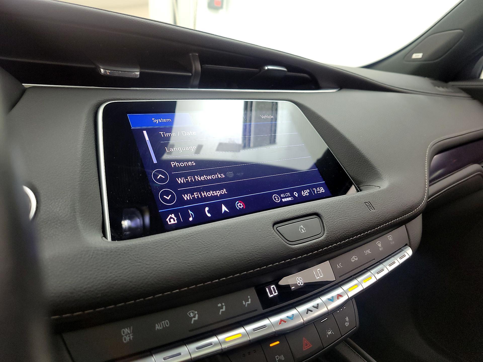 Thumbnail: 2021 Cadillac XT4 - 14