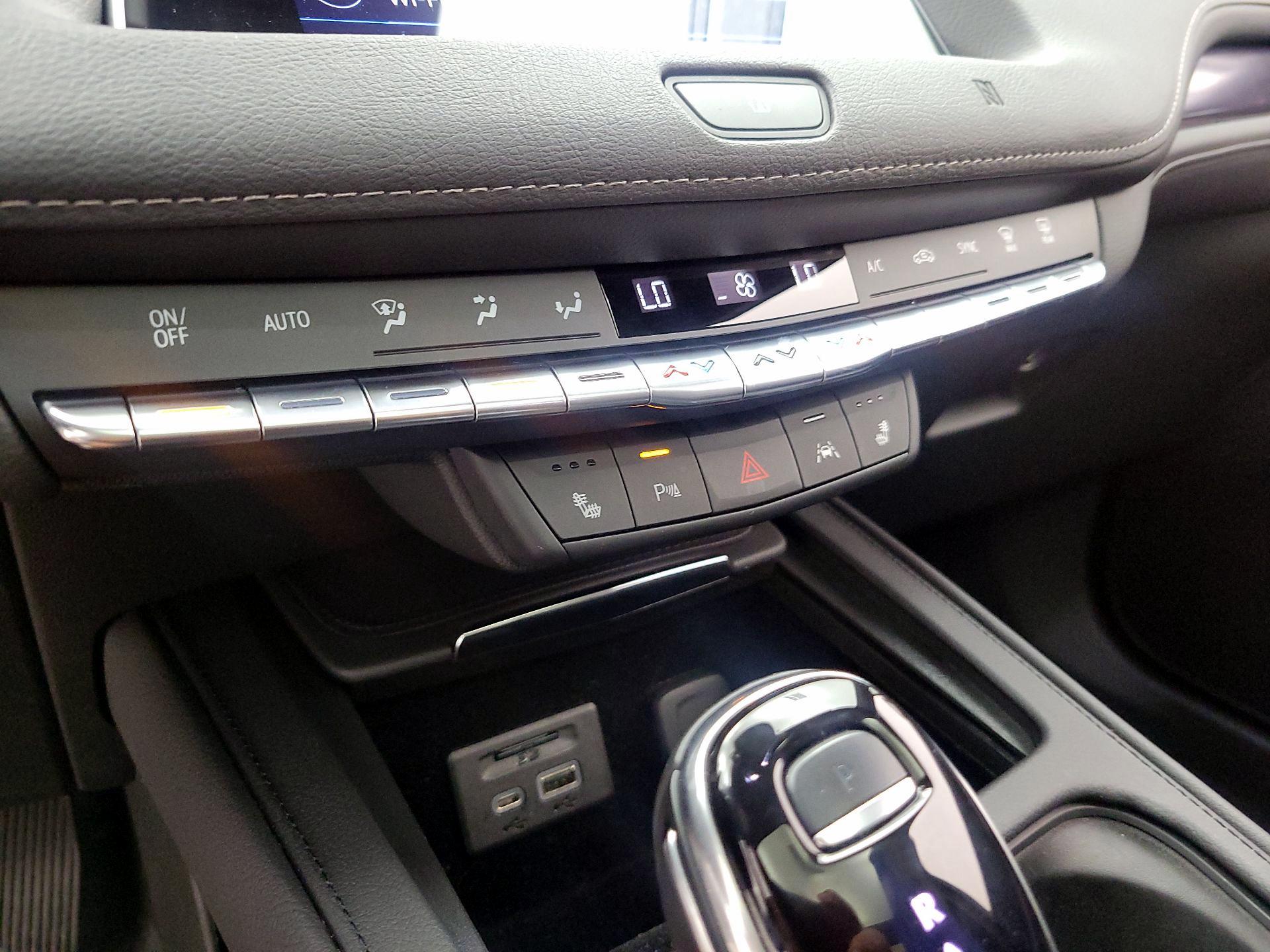 Thumbnail: 2021 Cadillac XT4 - 15