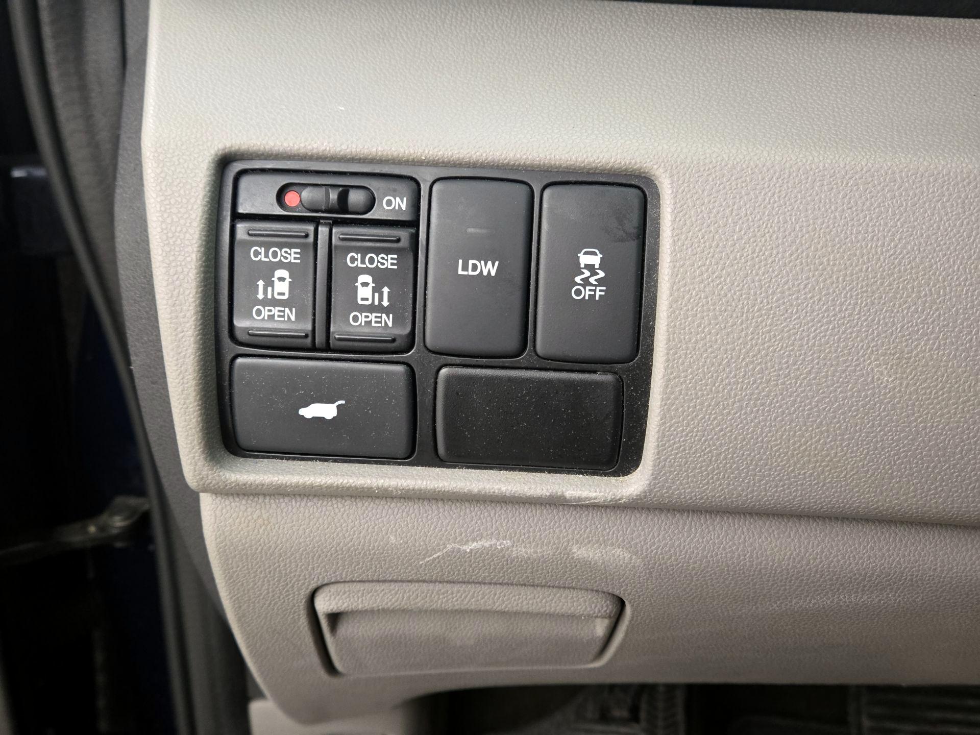 Thumbnail: 2016 Honda Odyssey - 13
