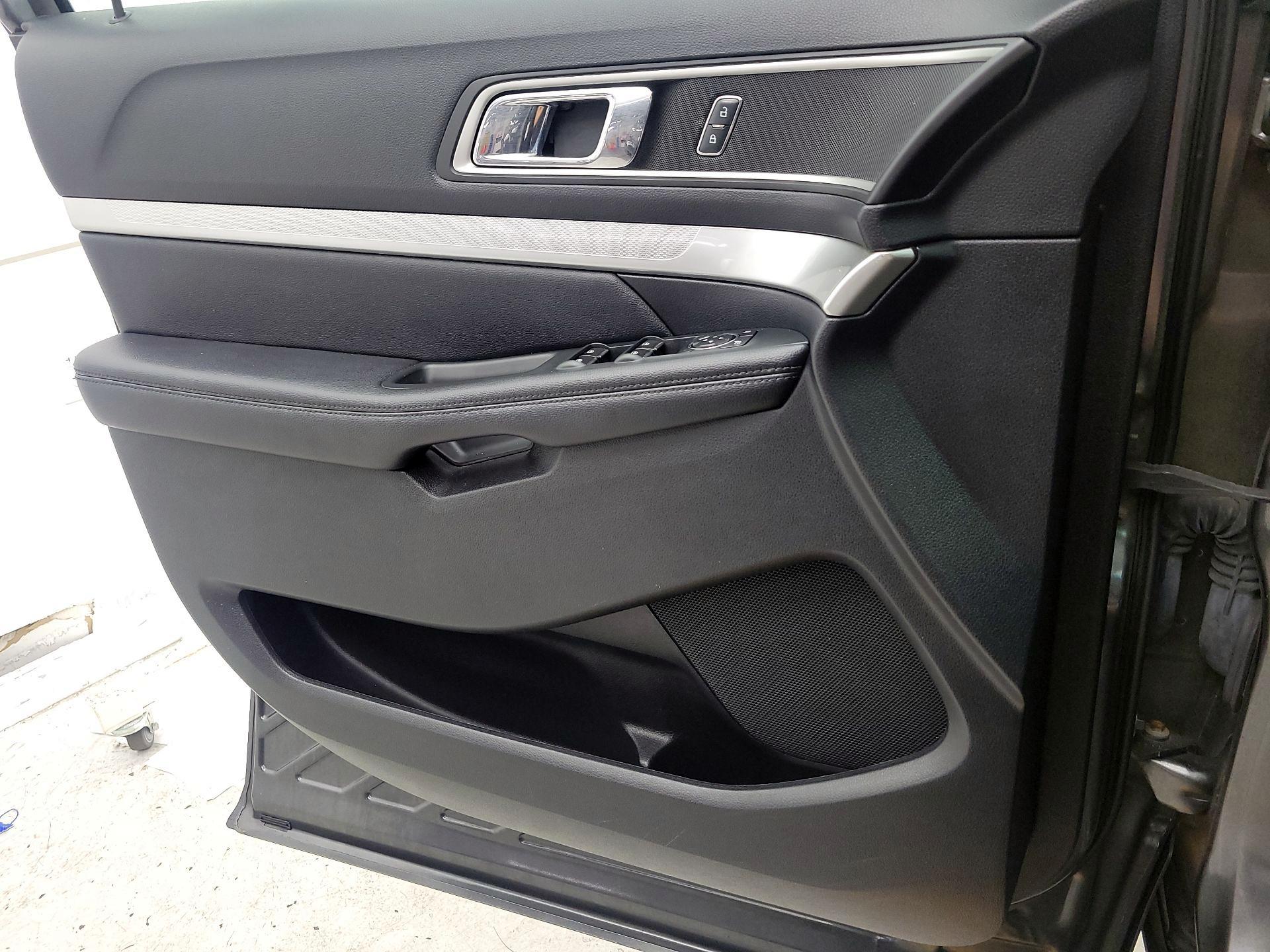 Thumbnail: 2016 Ford Explorer - 12