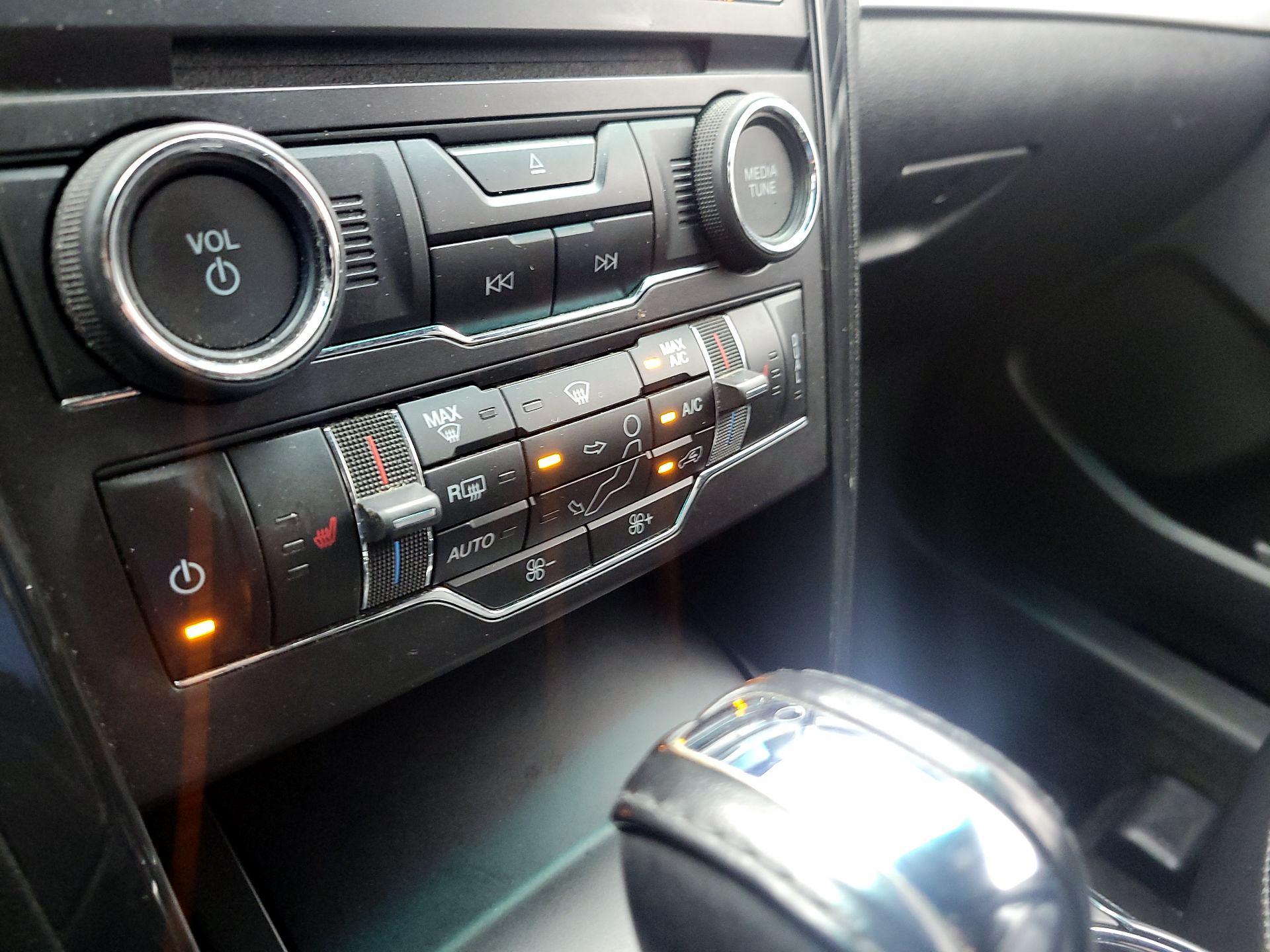 Thumbnail: 2016 Ford Explorer - 16