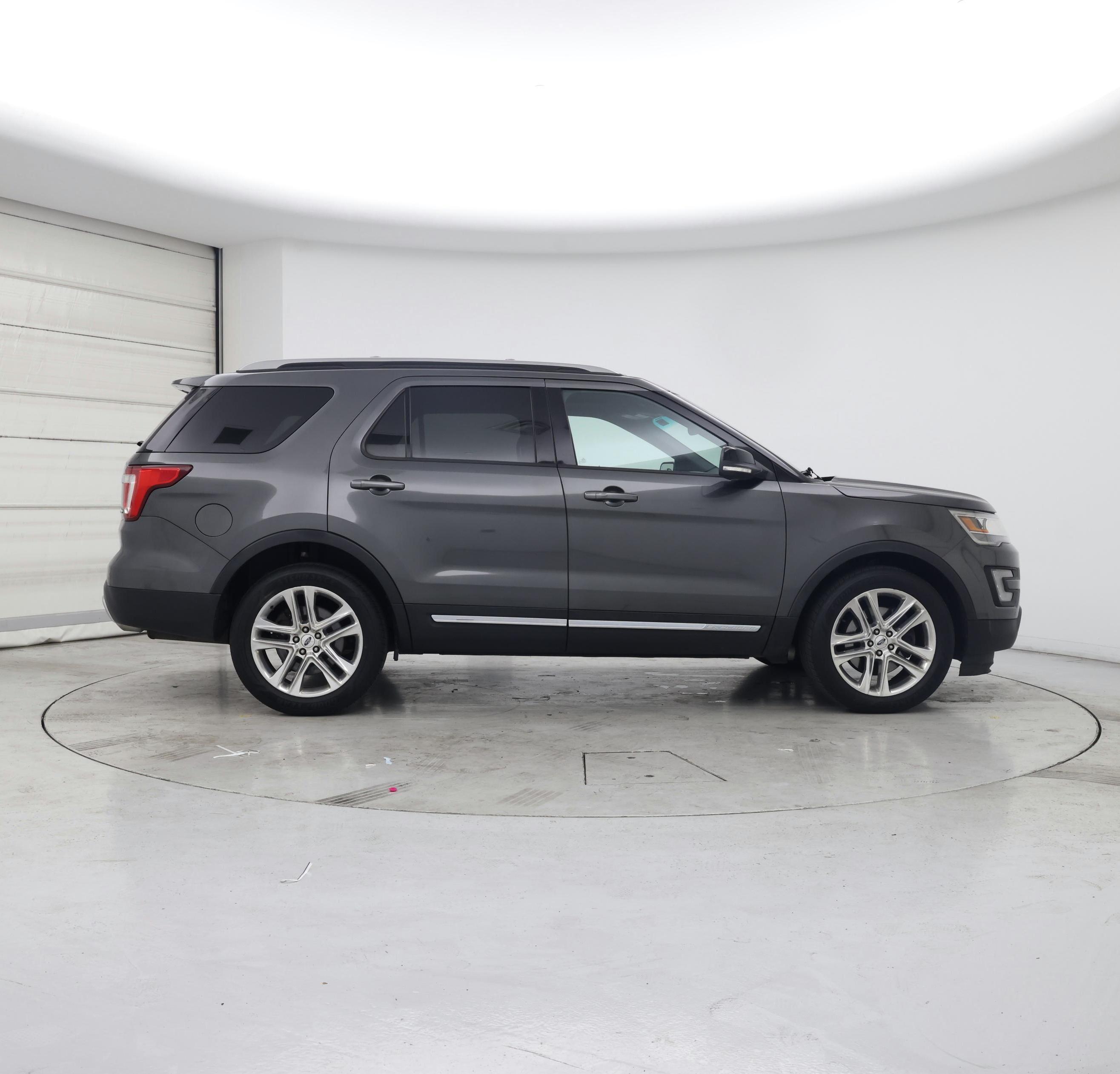 Thumbnail: 2016 Ford Explorer - 7