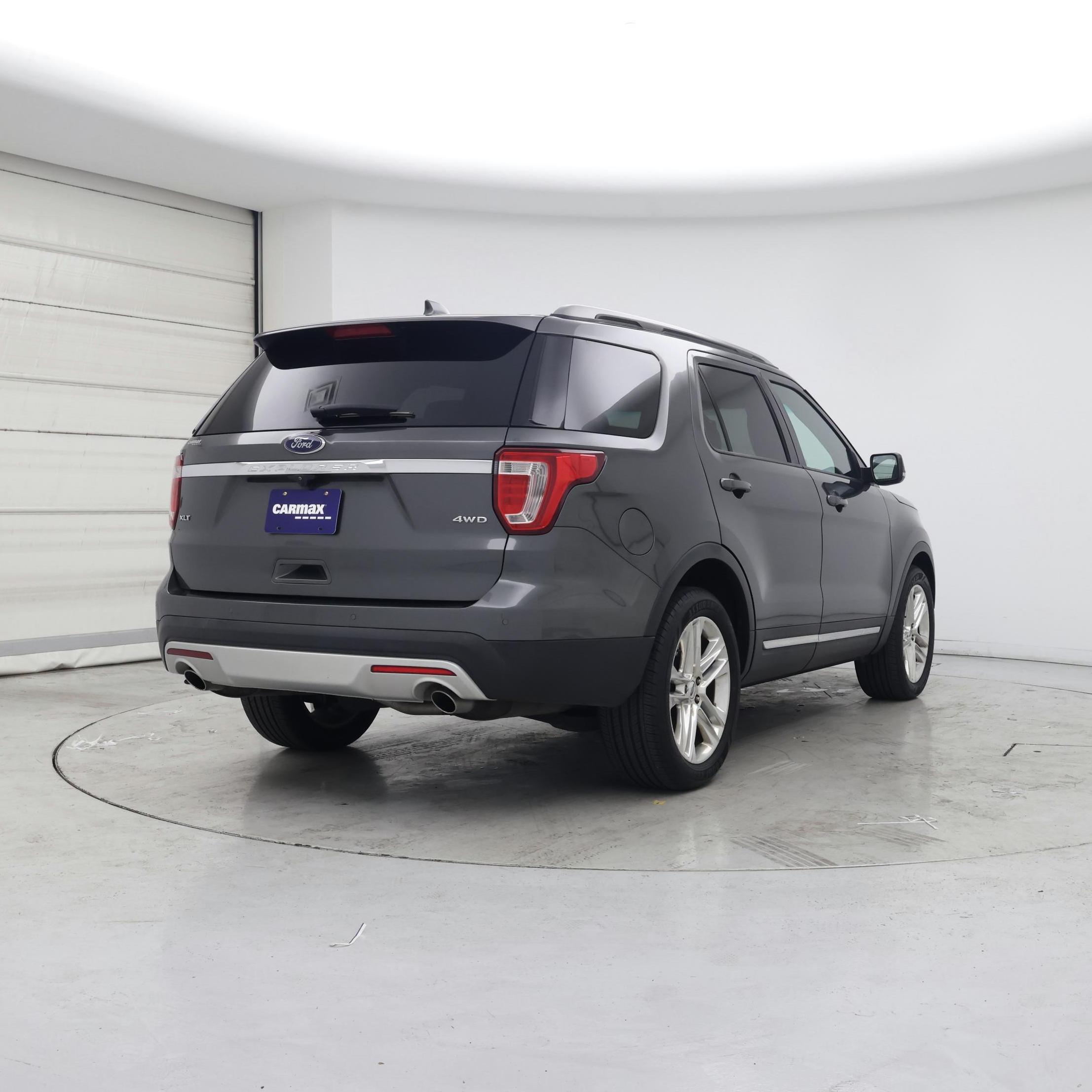 Thumbnail: 2016 Ford Explorer - 8