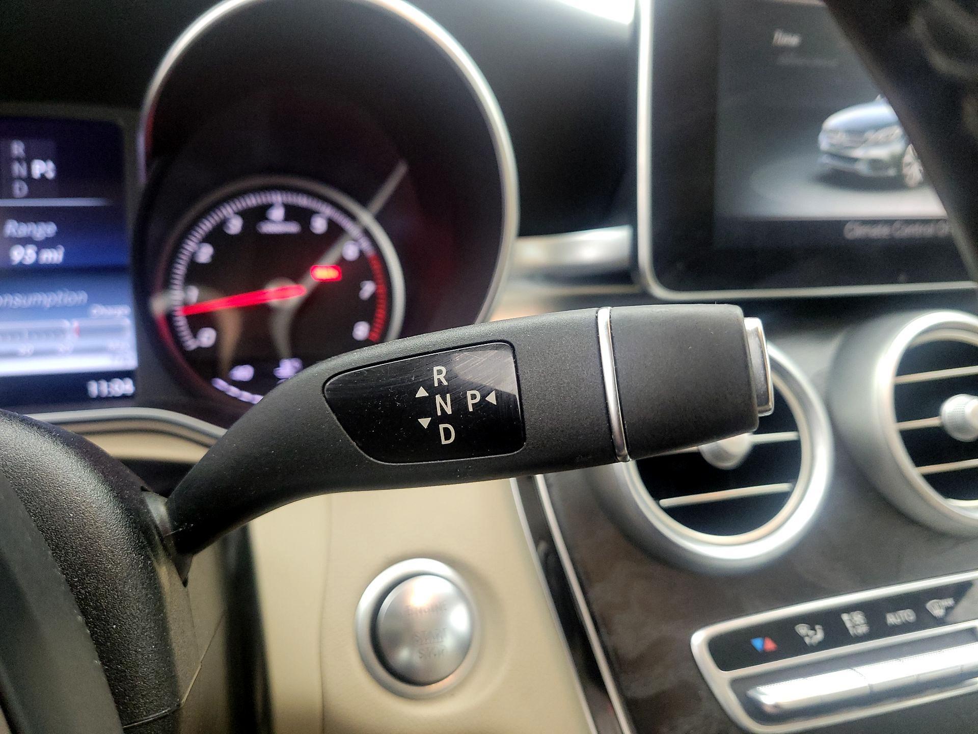 Thumbnail: 2016 Mercedes-Benz C-Class - 18