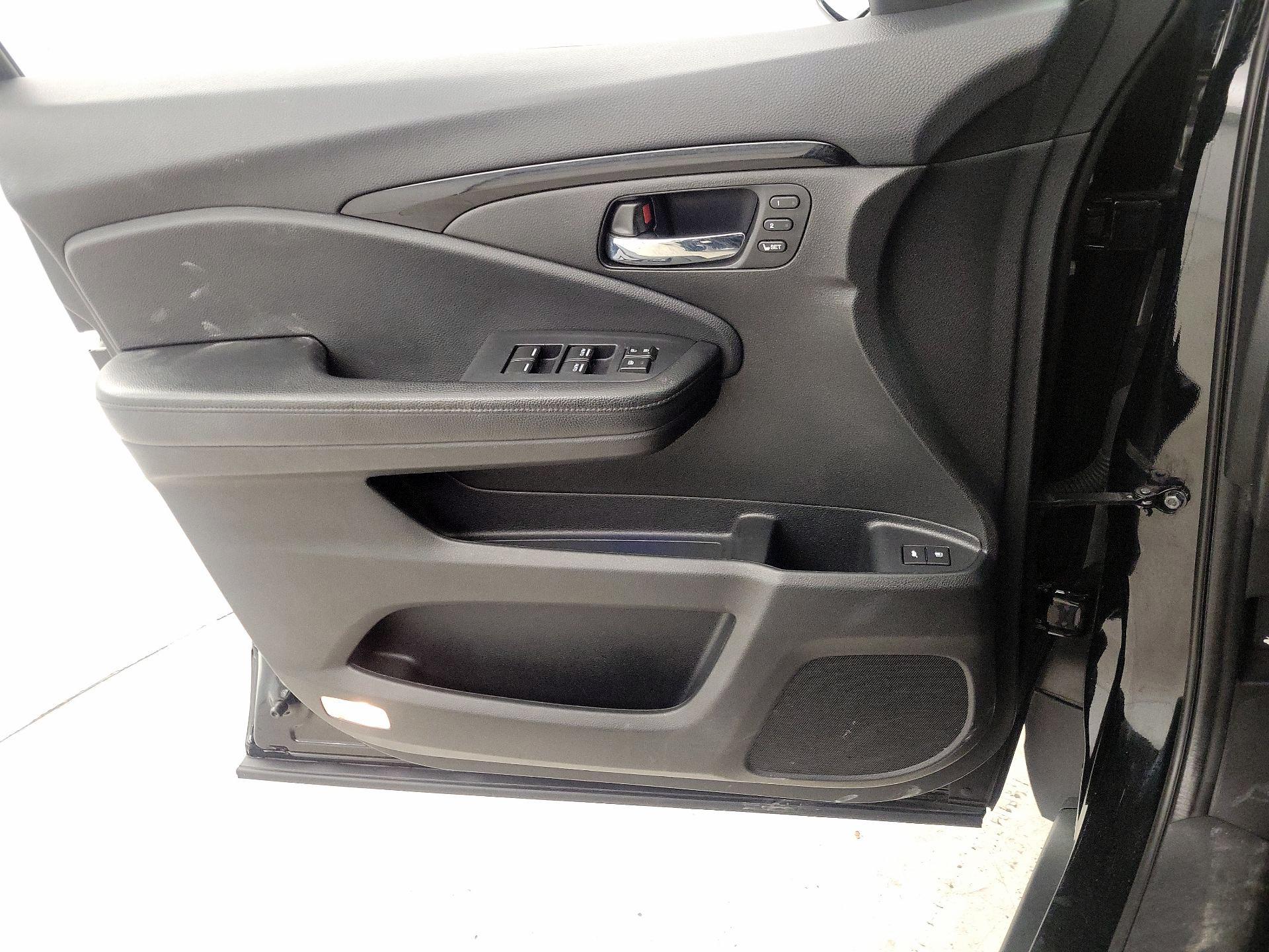 Thumbnail: 2020 Honda Pilot - 12