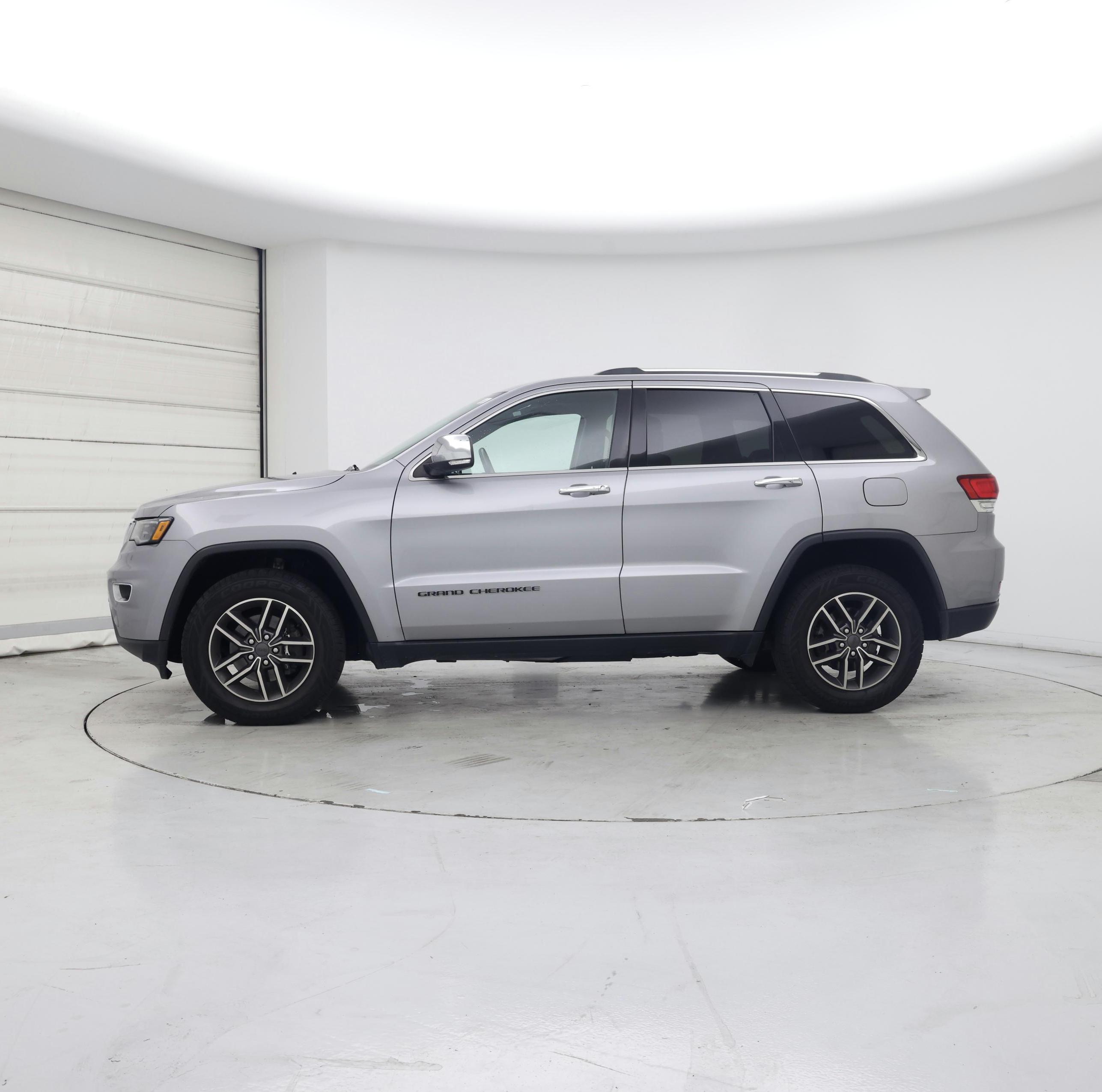 Thumbnail: 2020 Jeep Grand Cherokee - 3