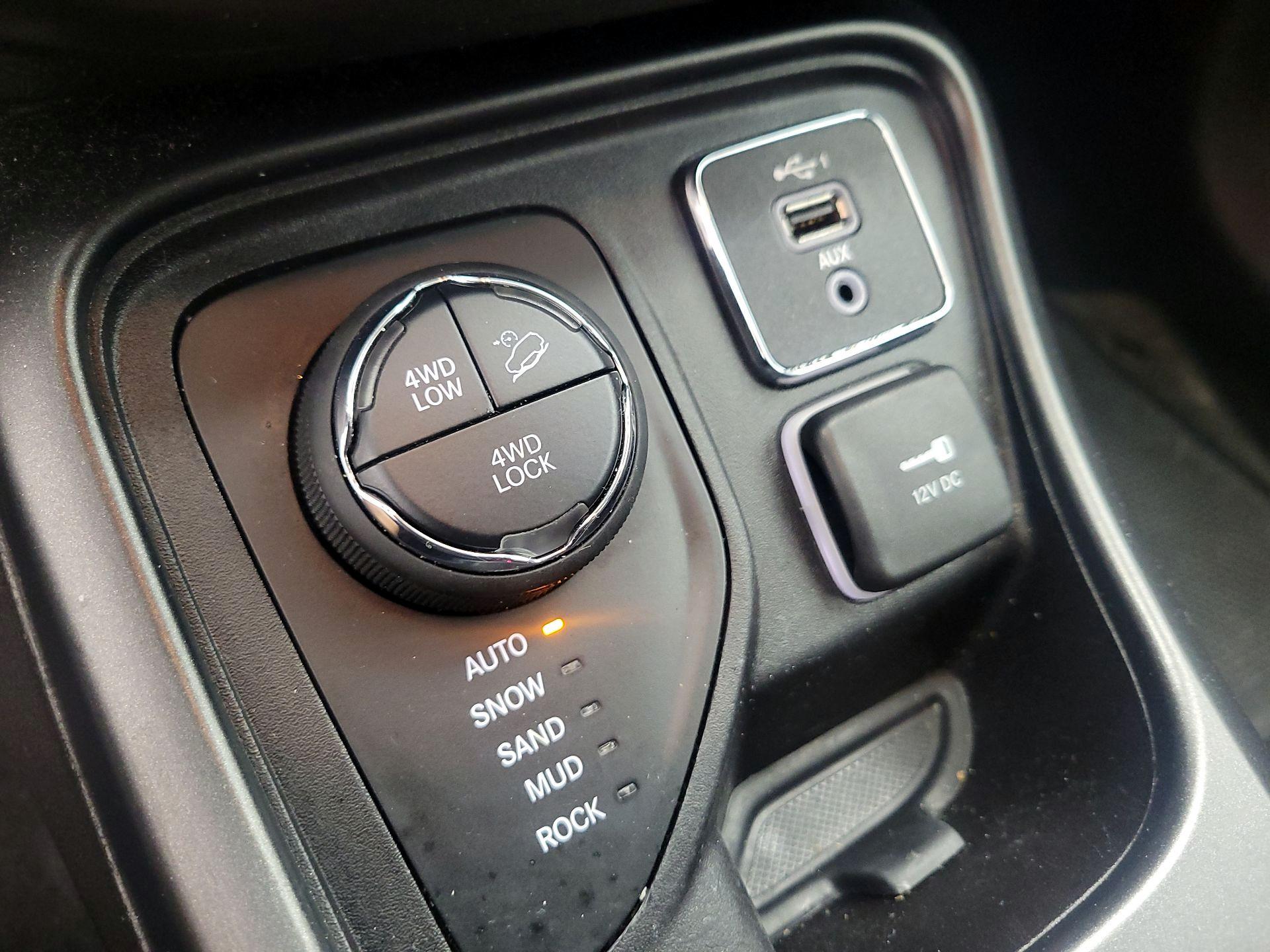 Thumbnail: 2020 Jeep Compass - 18
