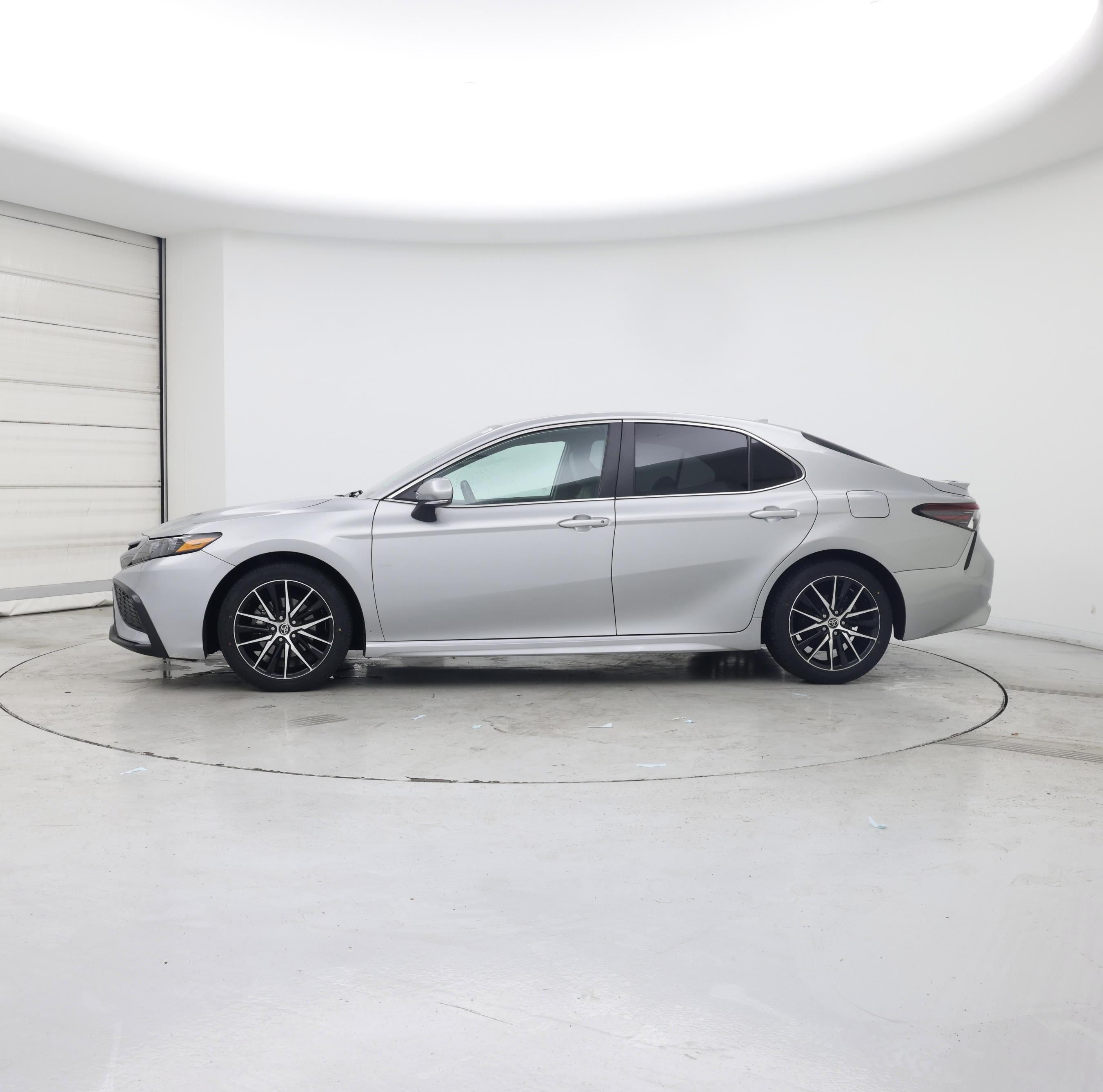 Thumbnail: 2022 Toyota Camry - 3