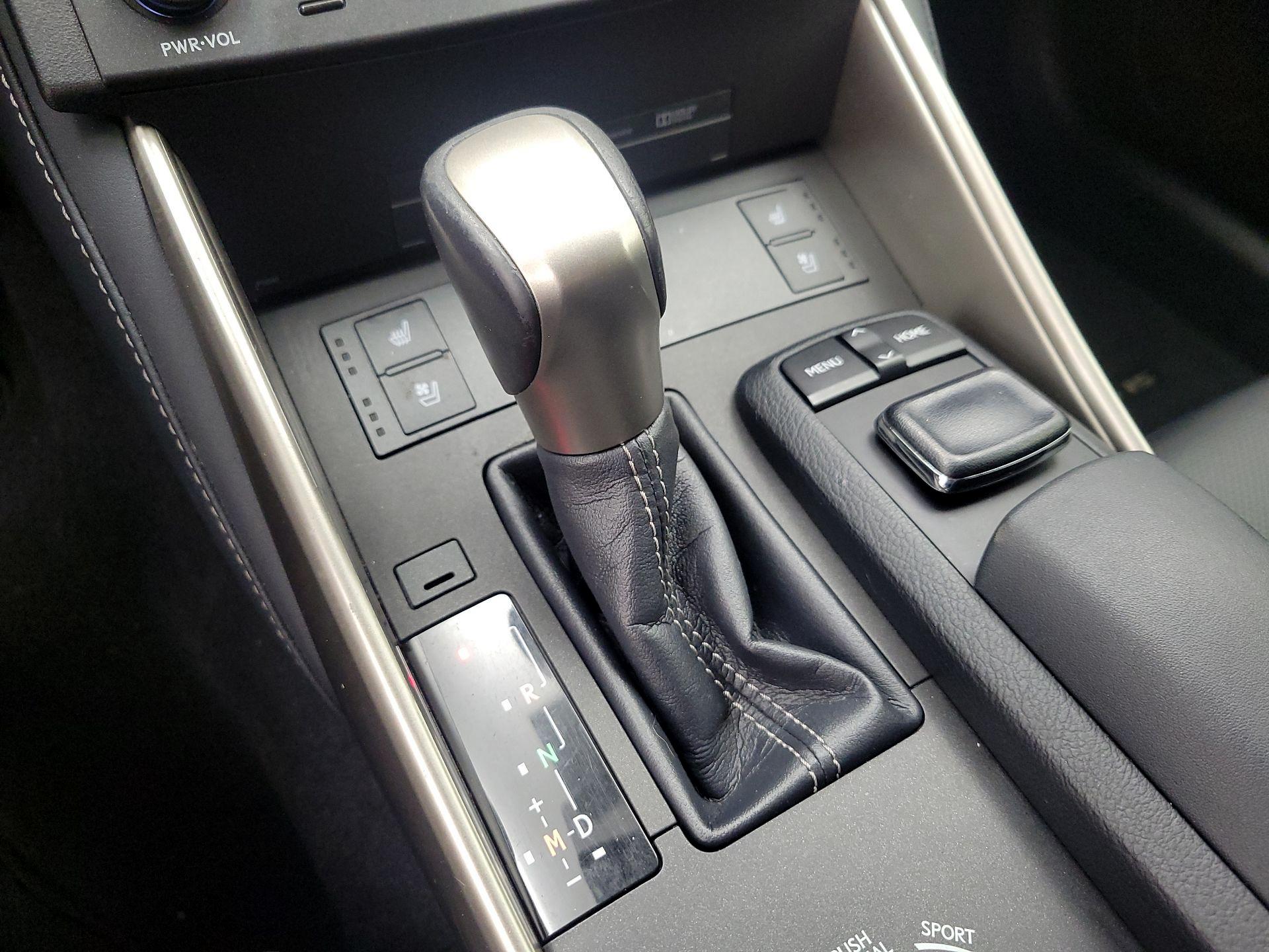Thumbnail: 2016 Lexus IS - 18