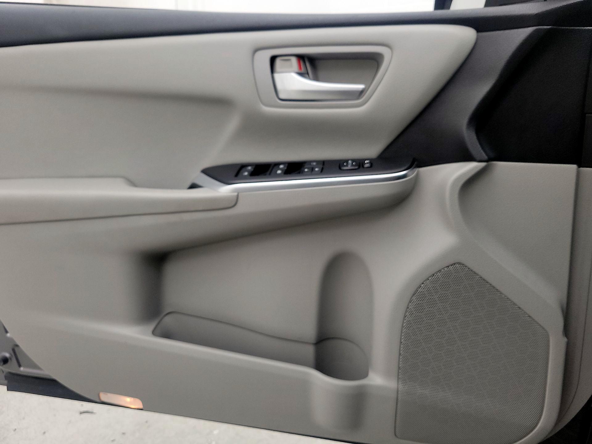 Thumbnail: 2016 Toyota Camry - 12