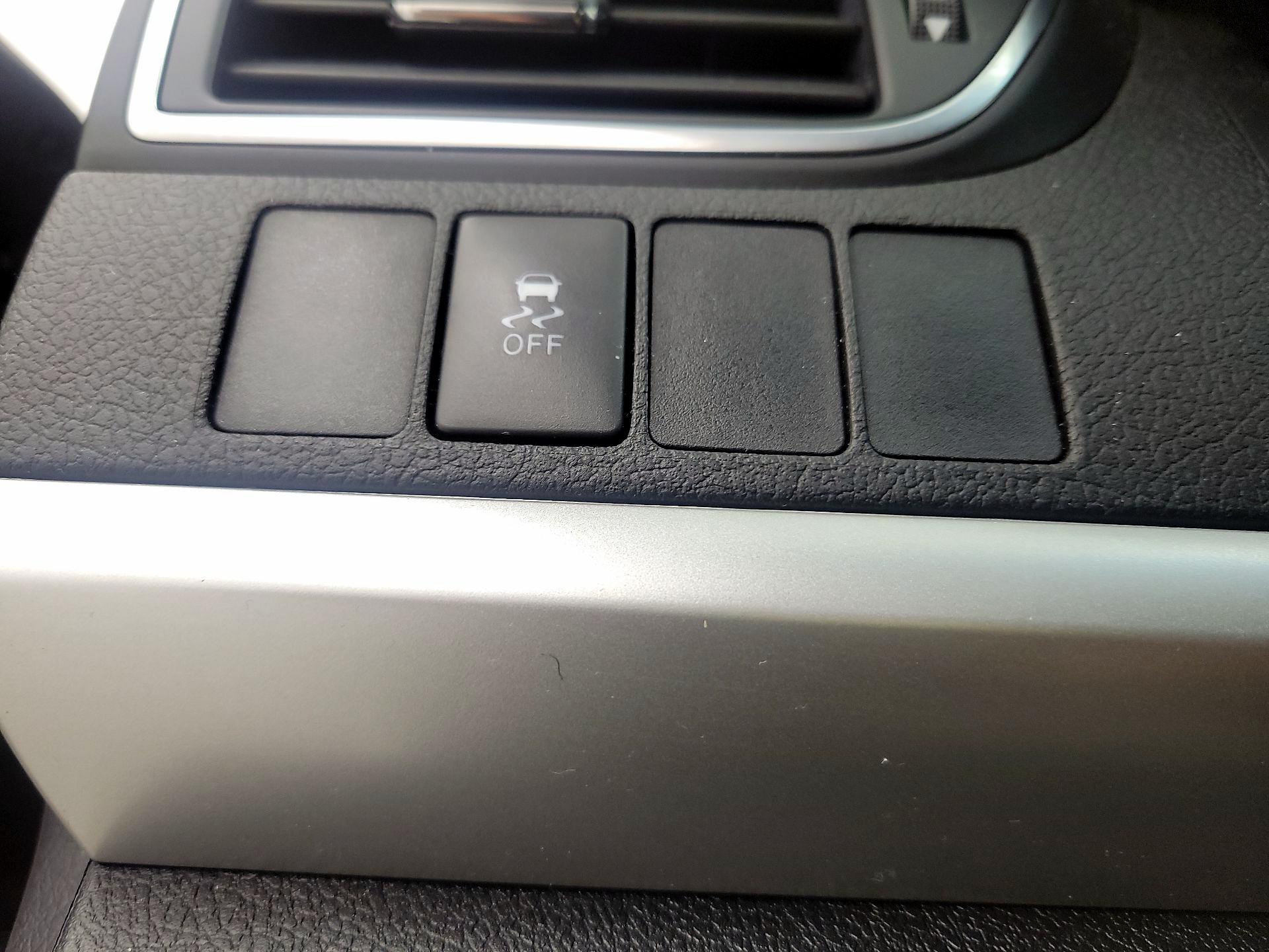 Thumbnail: 2016 Toyota Camry - 13