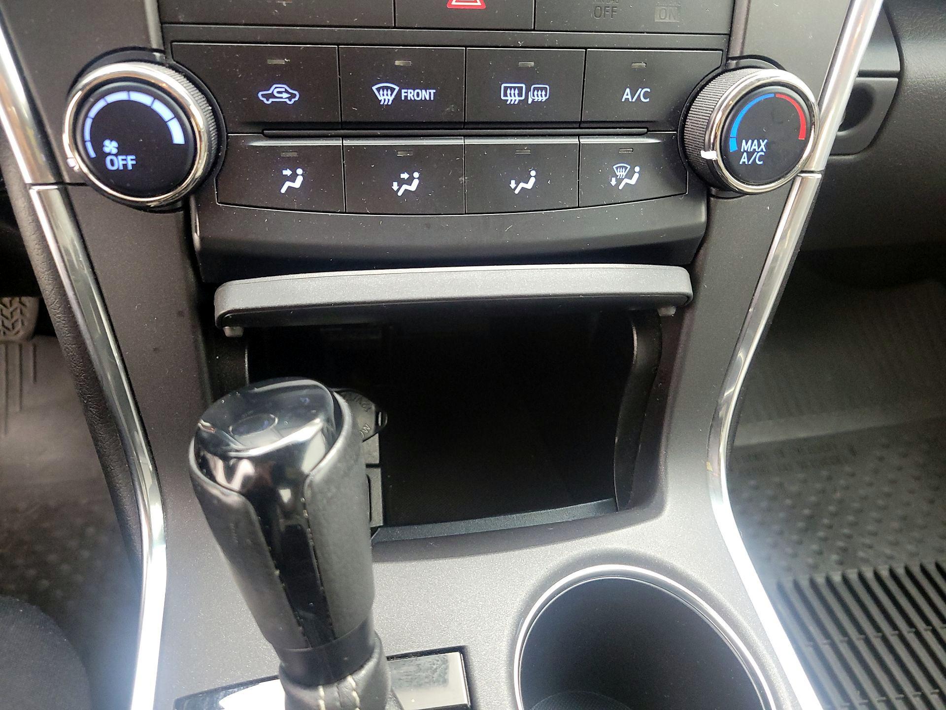 Thumbnail: 2016 Toyota Camry - 16