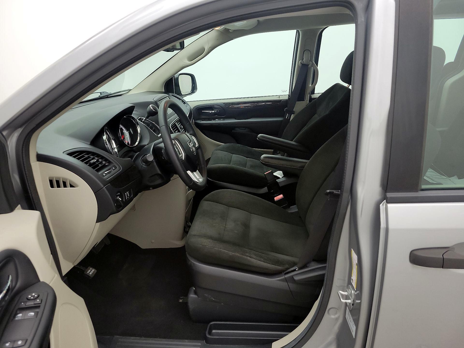 Thumbnail: 2016 Dodge Grand Caravan - 11
